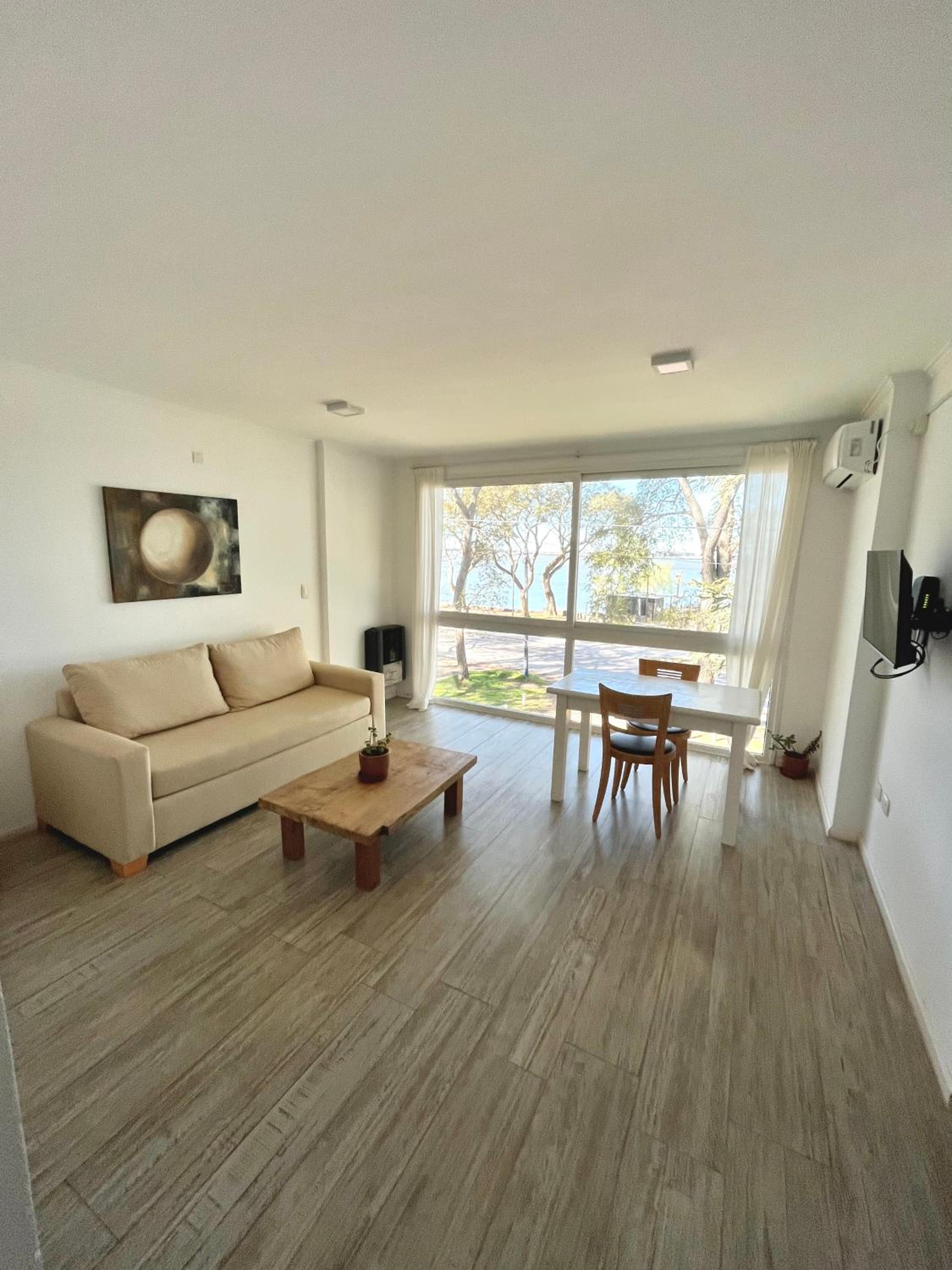 Espectacular departamento sobre la laguna para parejas