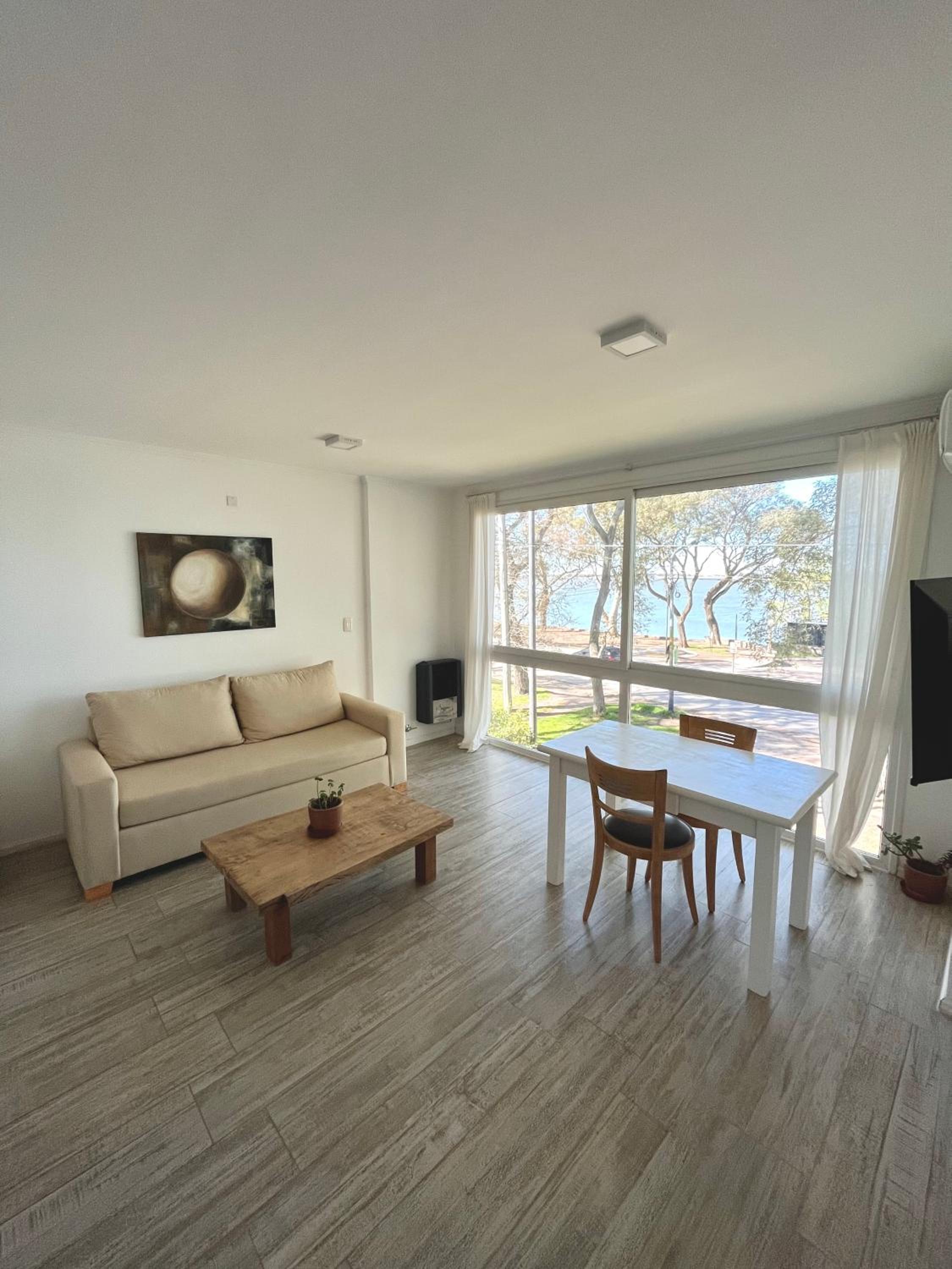 Espectacular departamento sobre la laguna para parejas