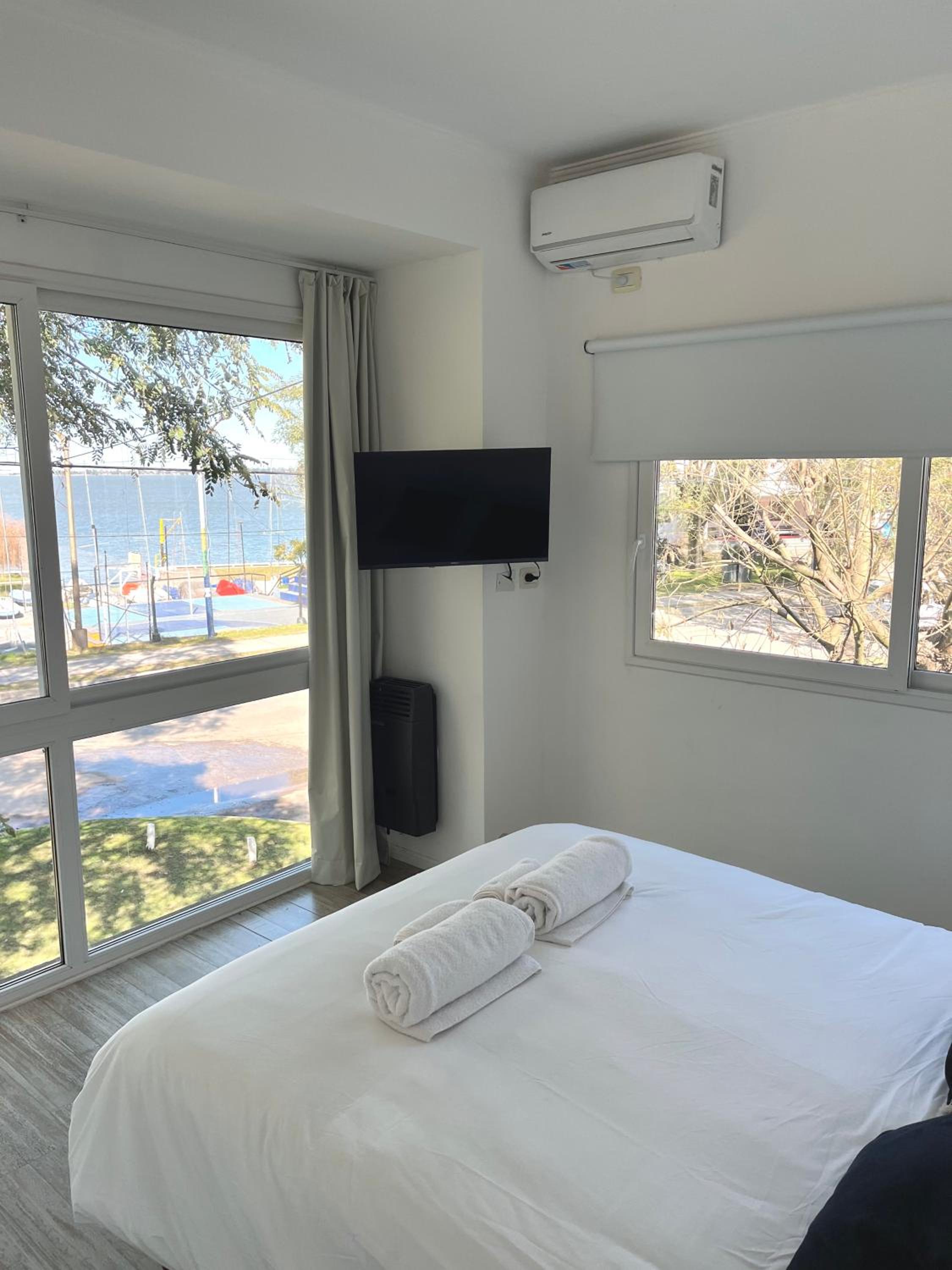 Espectacular departamento sobre la laguna para parejas