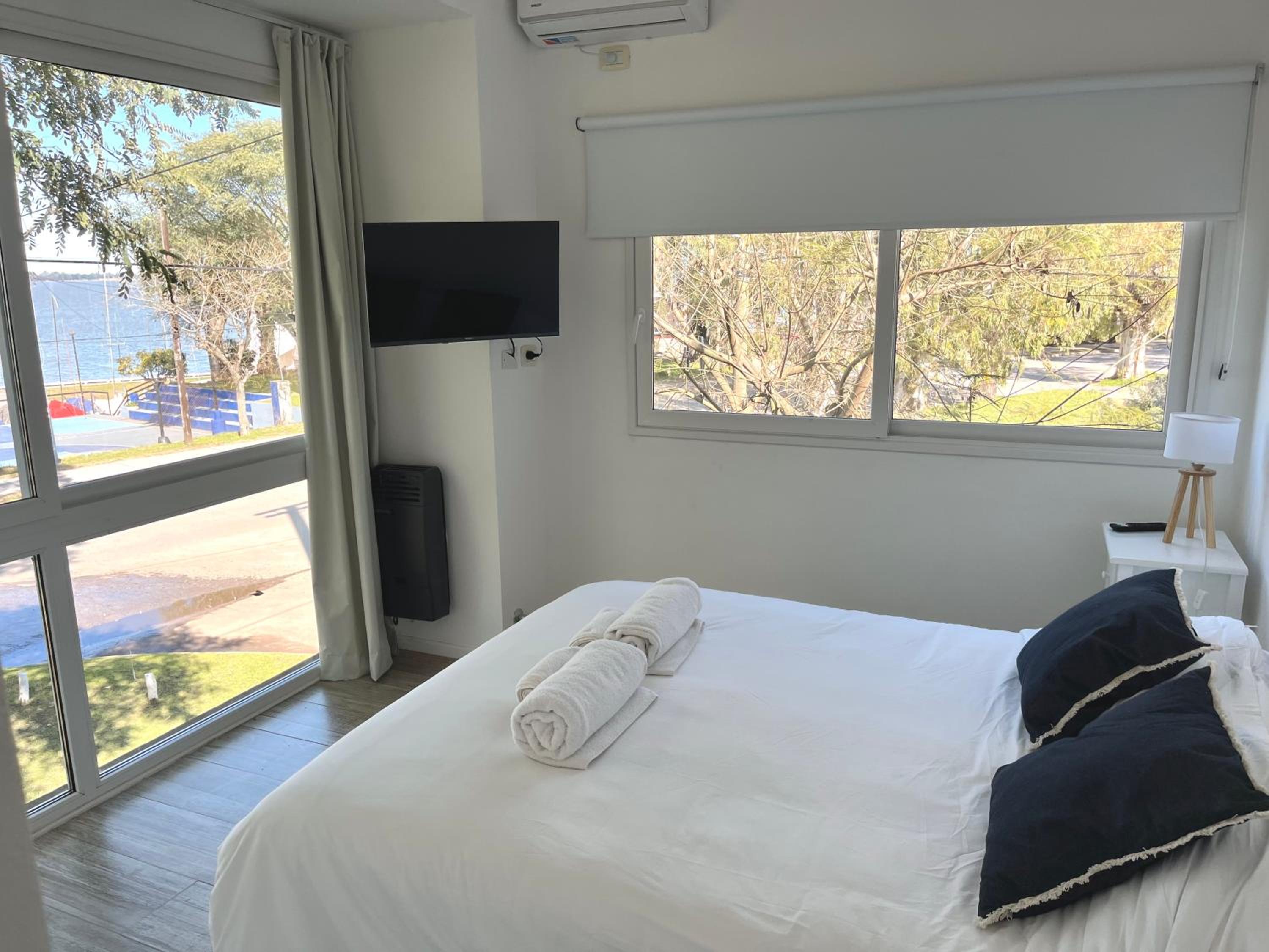 Espectacular departamento sobre la laguna para parejas
