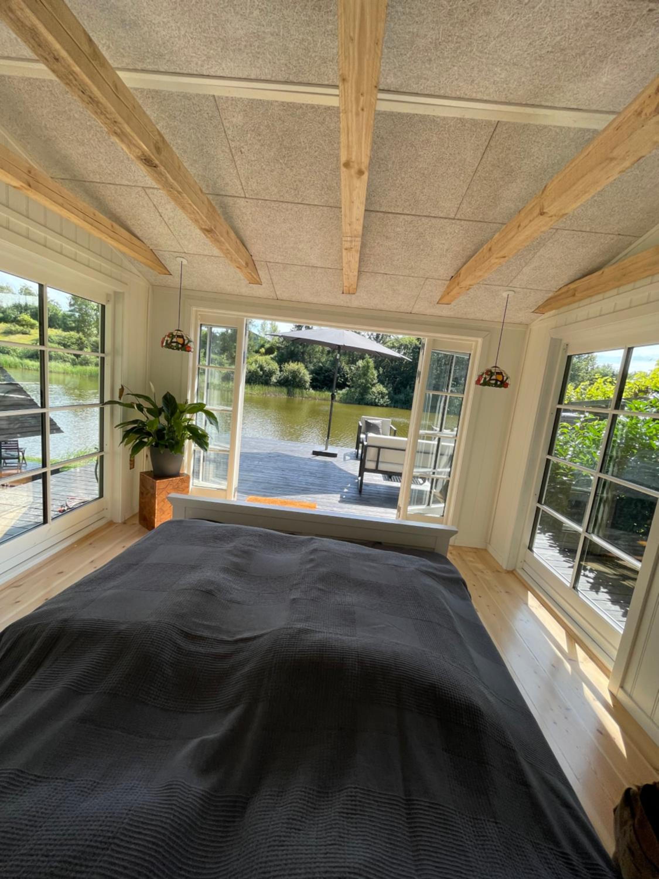 Hyggelig sommerhus. med udsigt, til vand fra senge view 2