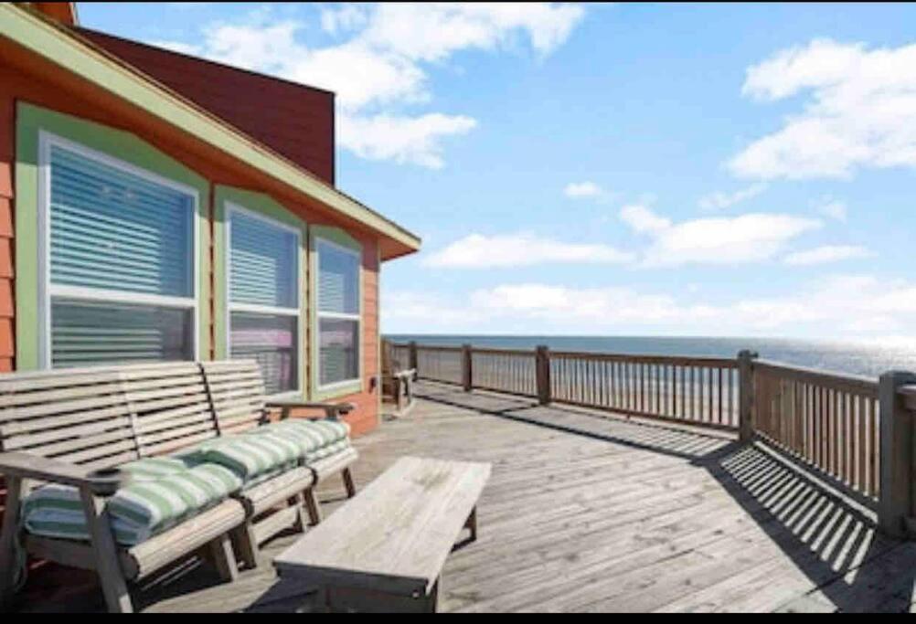Stunning Beachfront 3 Bedroom Home, CoralMoonBeach view 2