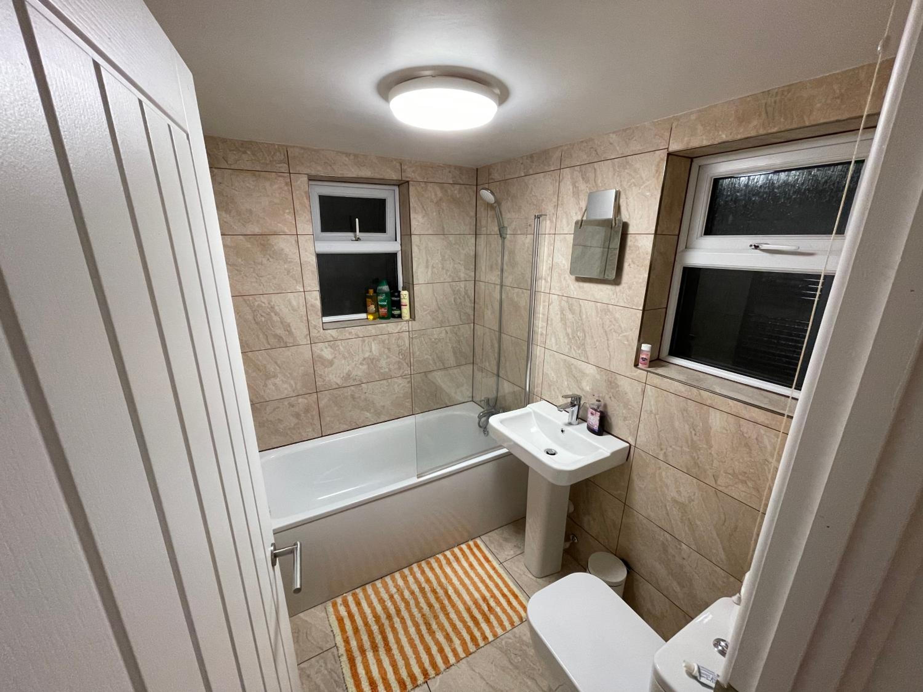 Gloucester Vacations - Cathedral view Cottage - Property Image 10