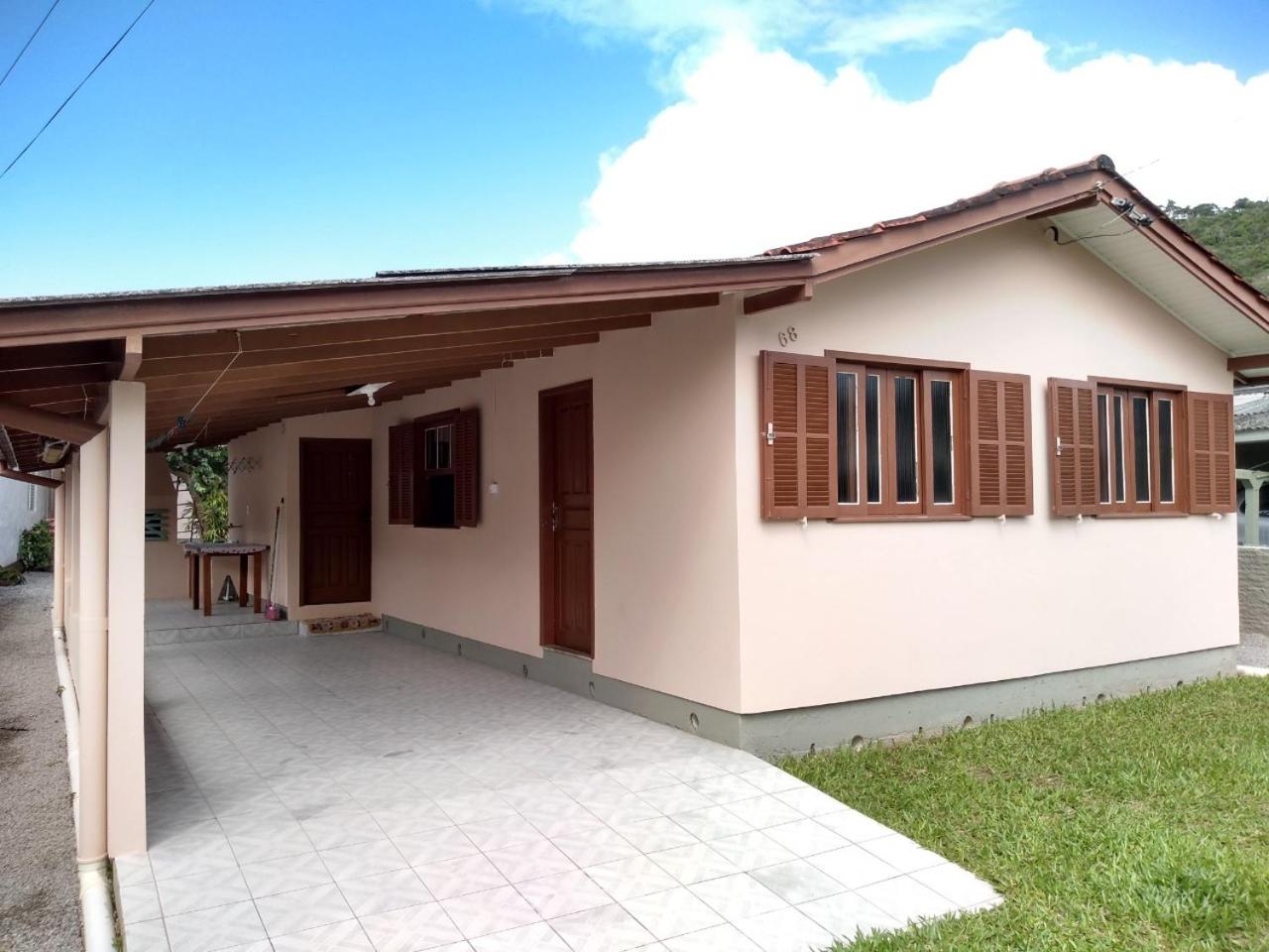 Casa na Pinheira, Praia de Cima