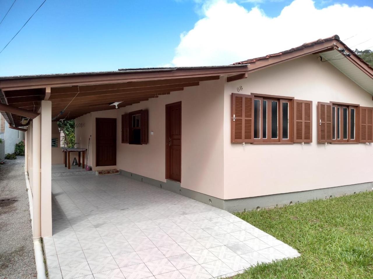 Casa na Pinheira, Praia de Cima