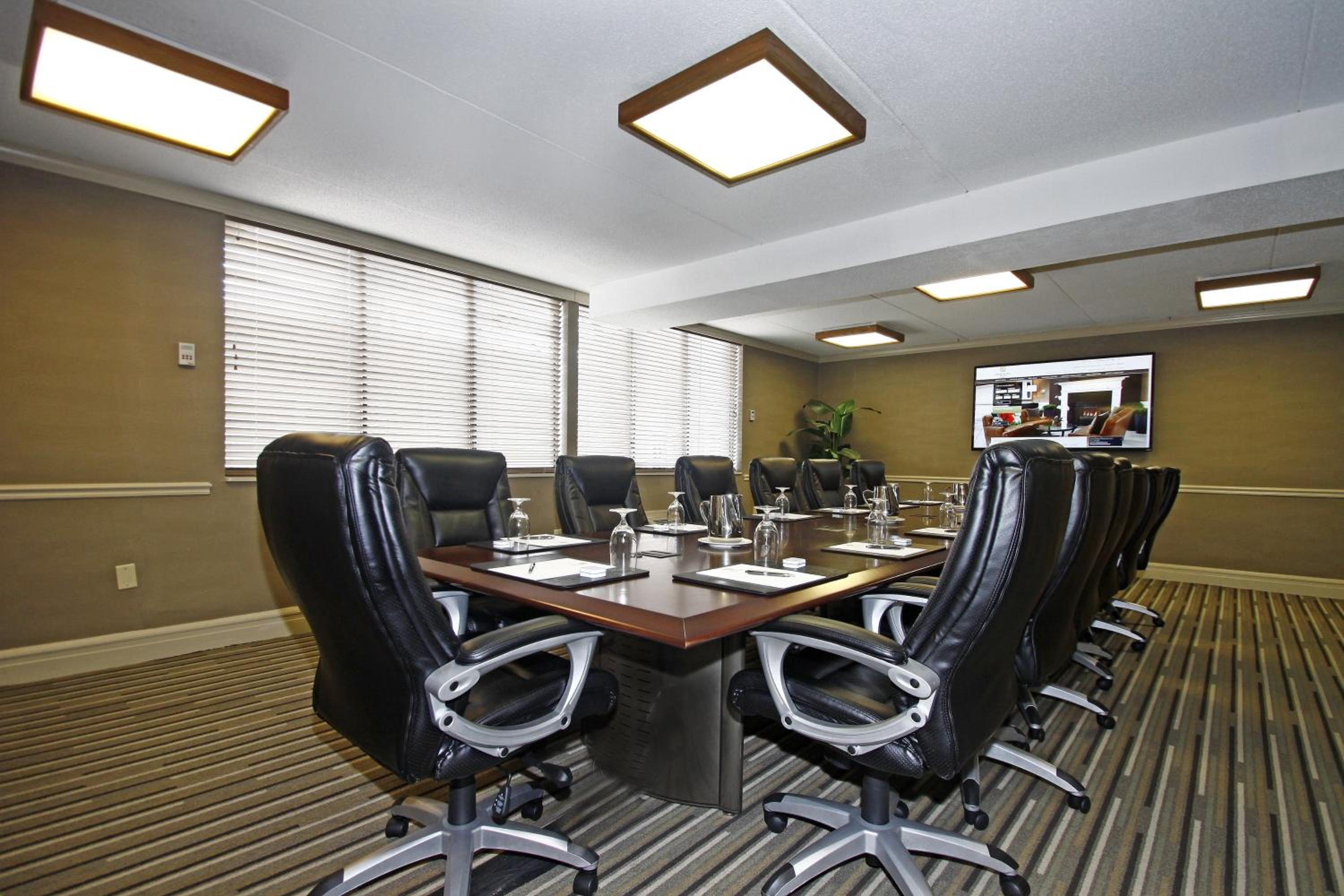 Danbury Vacations - Ethan Allen Hotel - Property Image 7