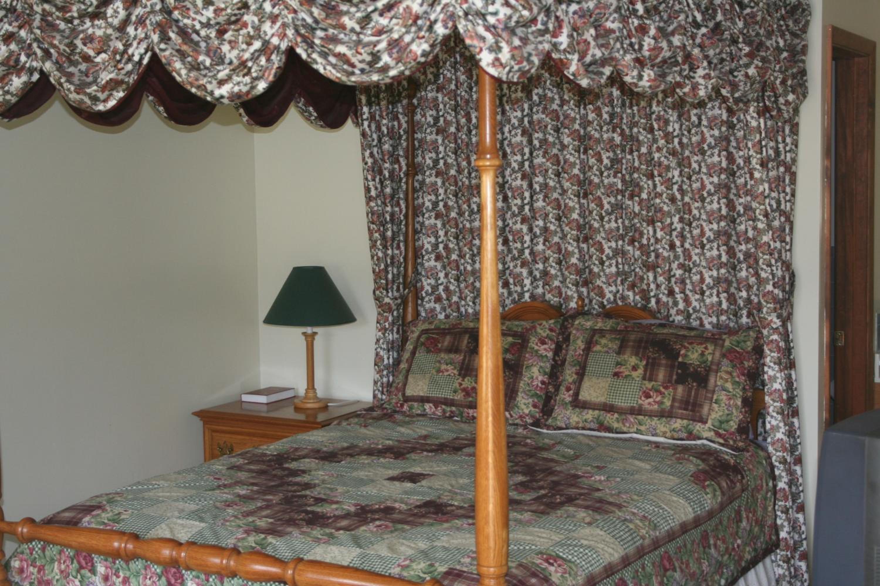Green Valley Motor Lodge