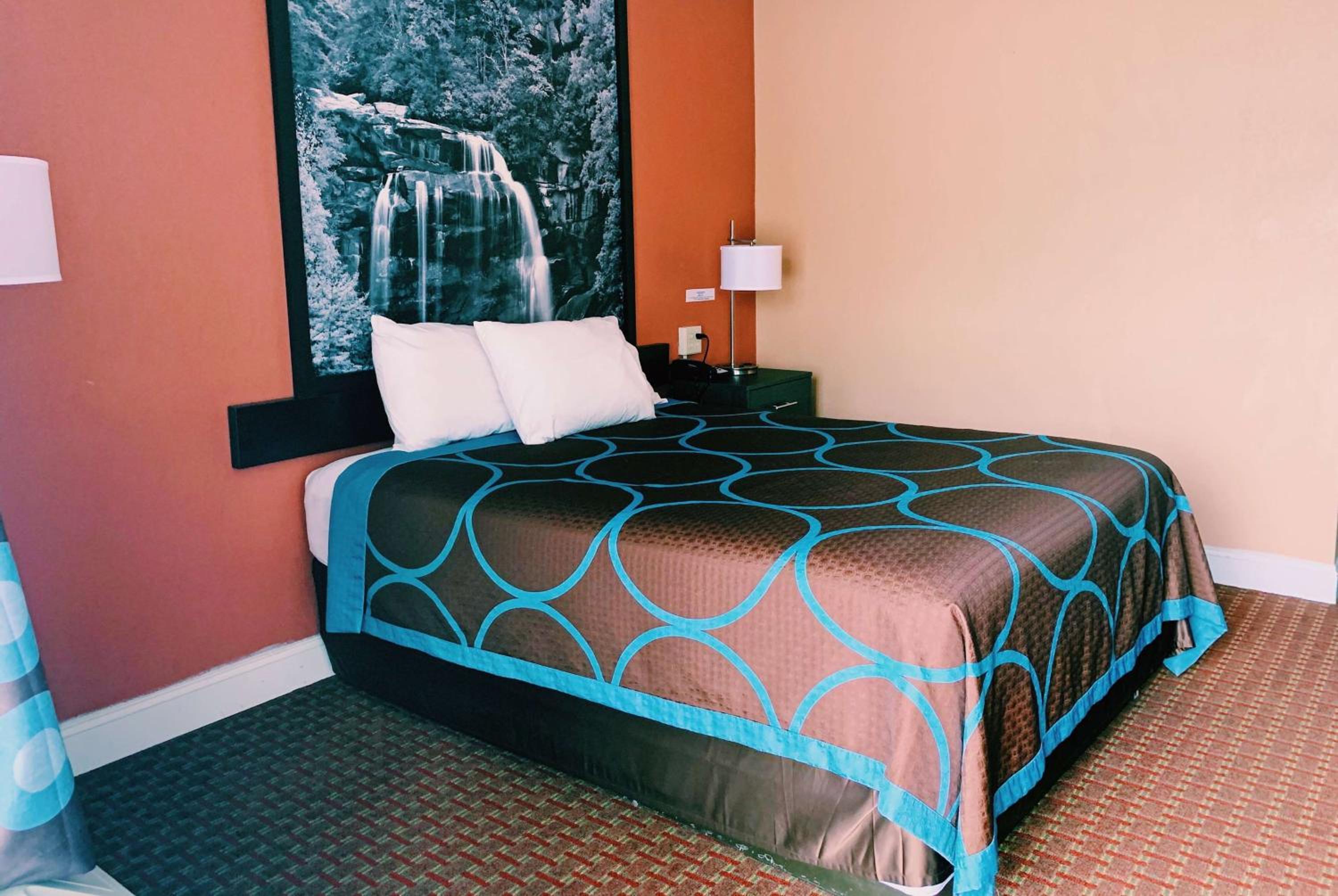 Marion Vacations - Super 8 by Wyndham Marion NC - Property Image 26