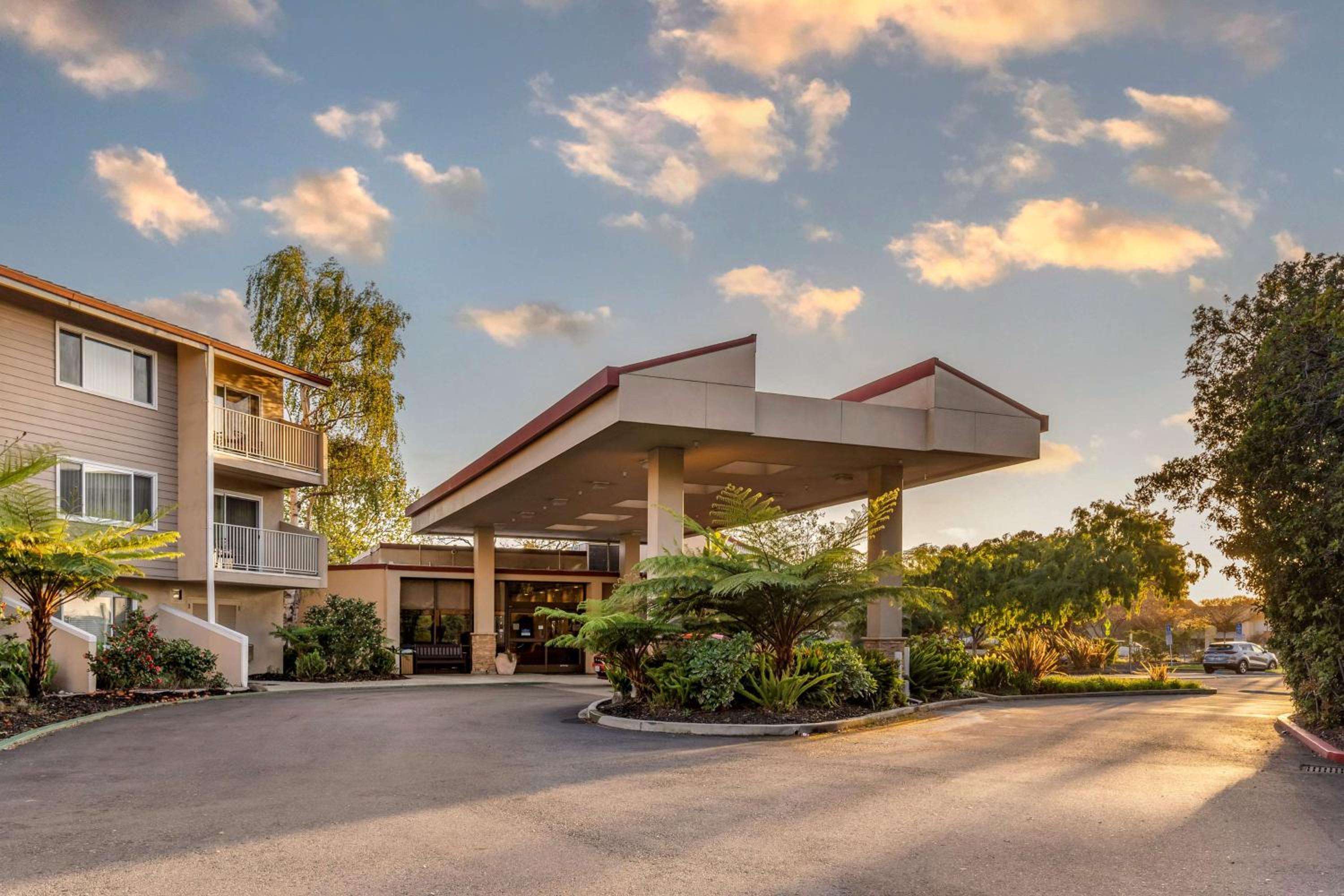 San Jose Vacations - Best Western Plus Garden Court Inn - Property Image 1
