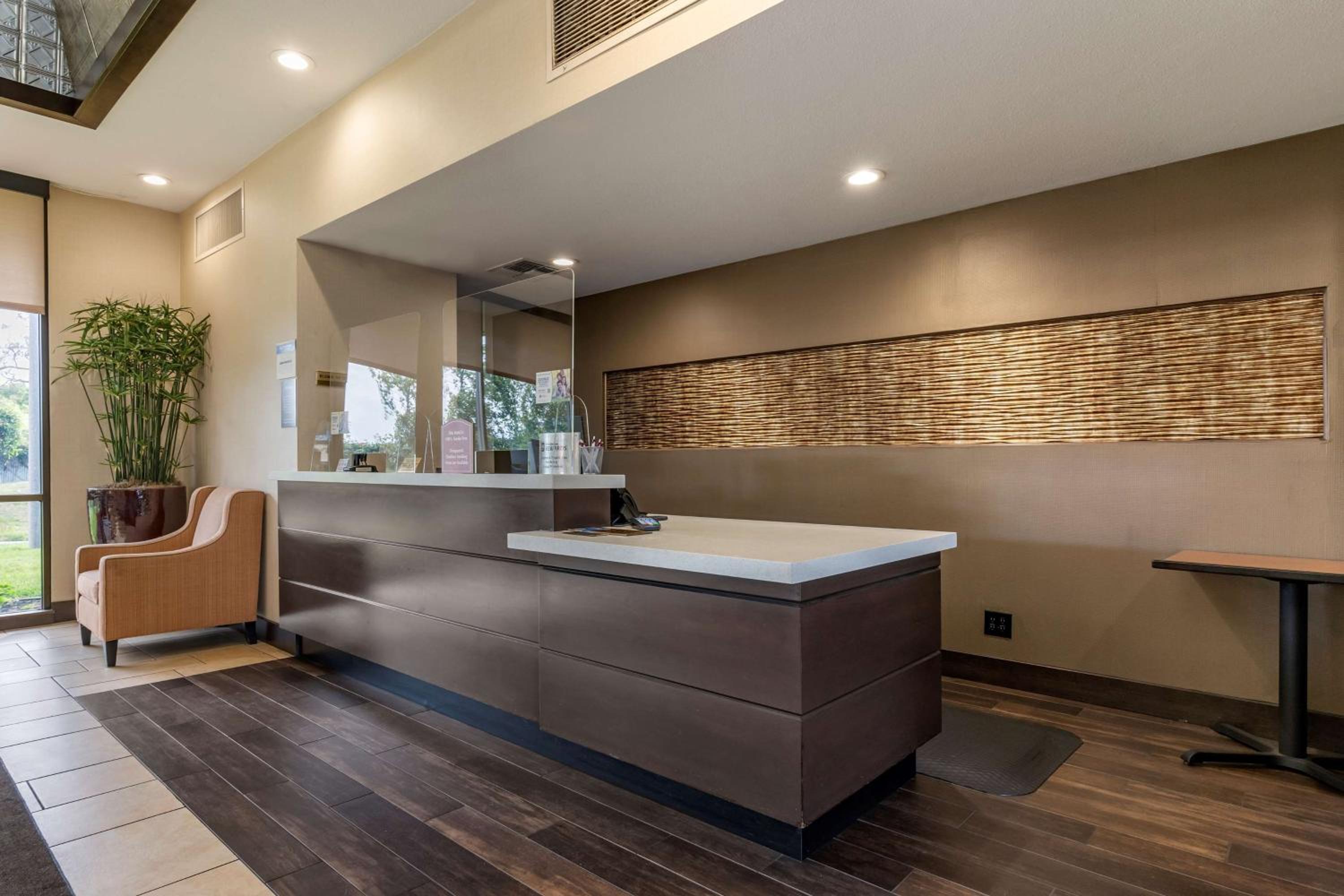 Best Western Plus Garden Court Inn - Property Image 22