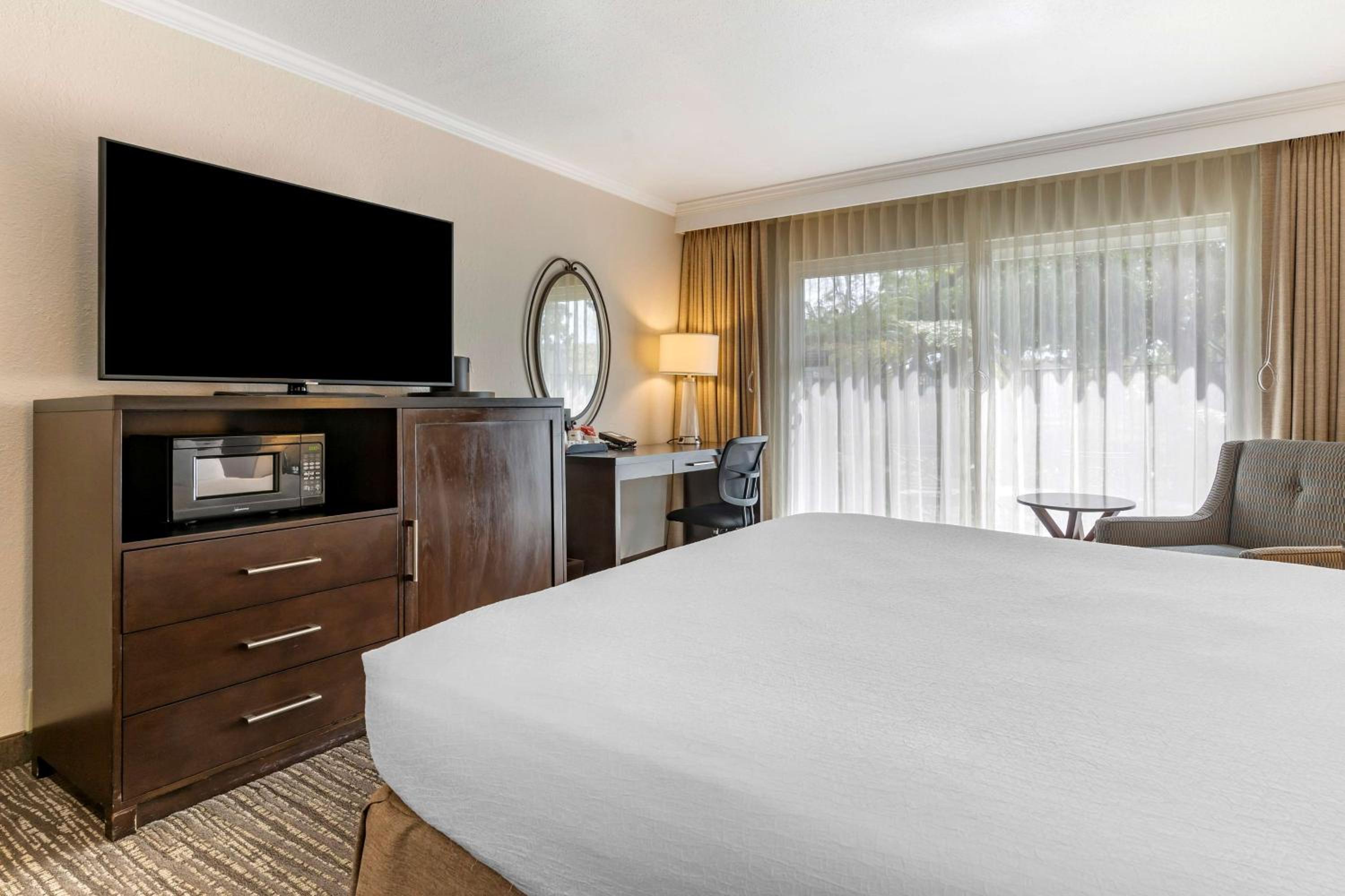 Best Western Plus Garden Court Inn - Property Image 23