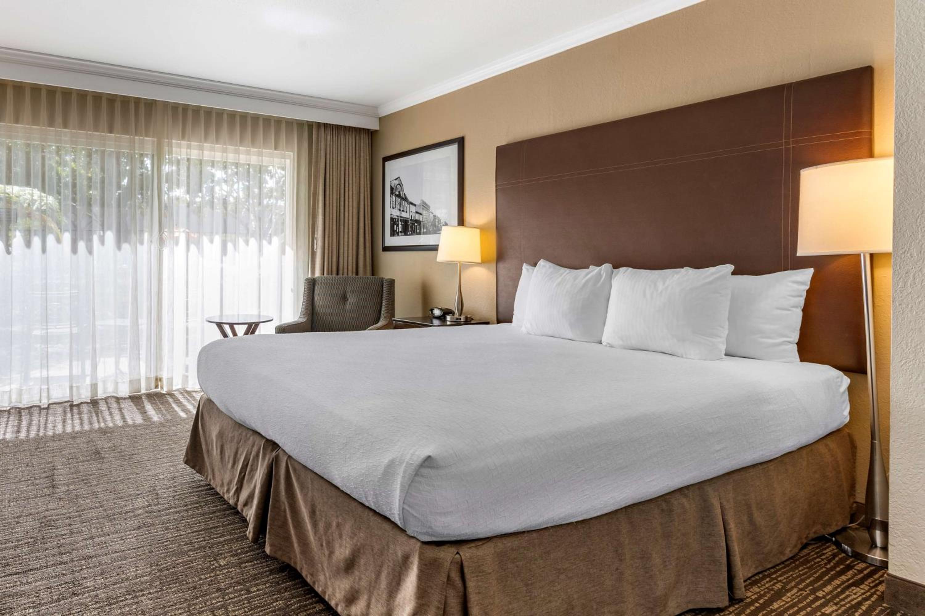 Best Western Plus Garden Court Inn - Property Image 13