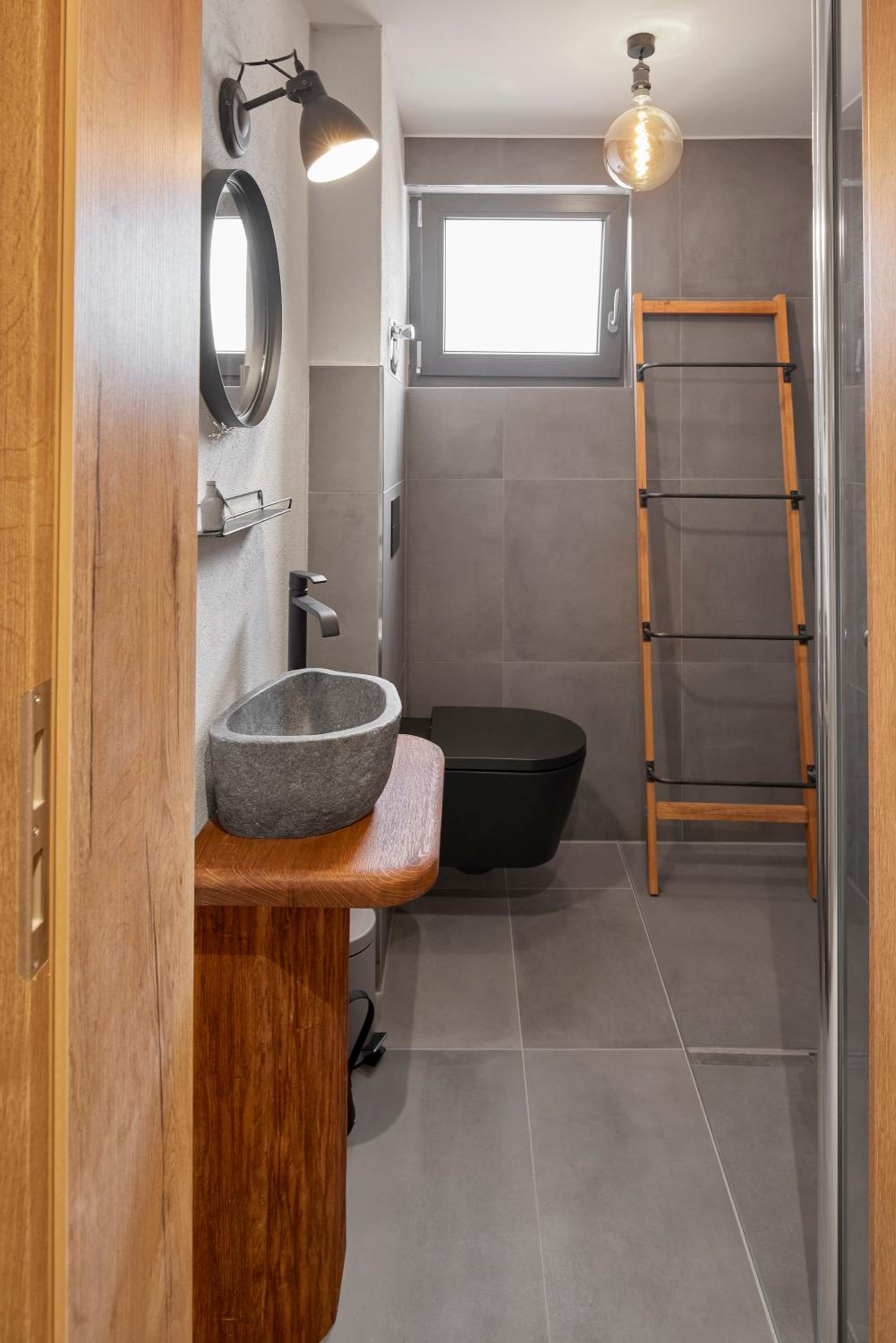 Berner s-Chalet en Weinstadt — bathroom