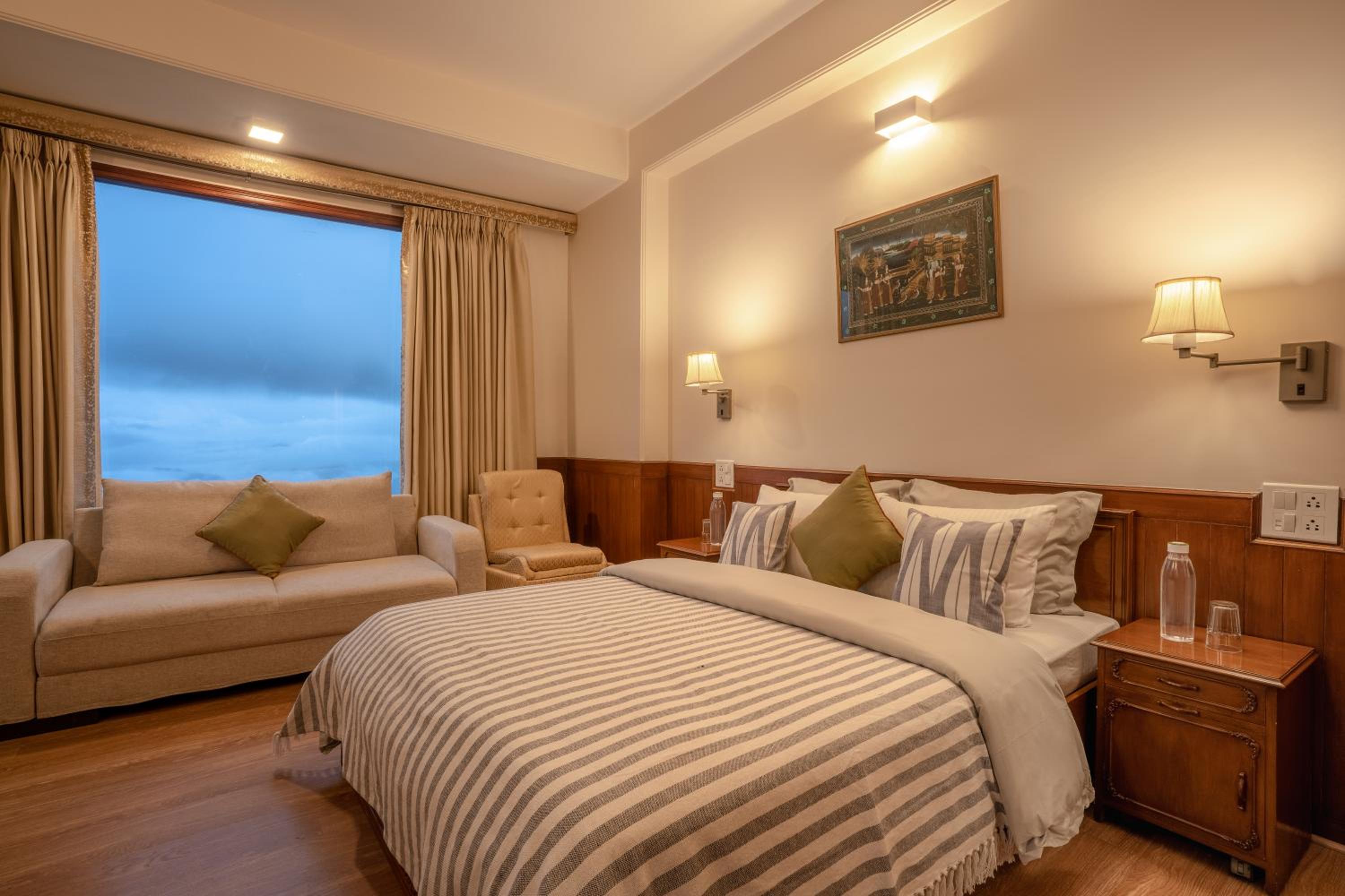 Hostie Mystica Premiere - Huge 3BHK Luxury home with Himalayan Views view 3
