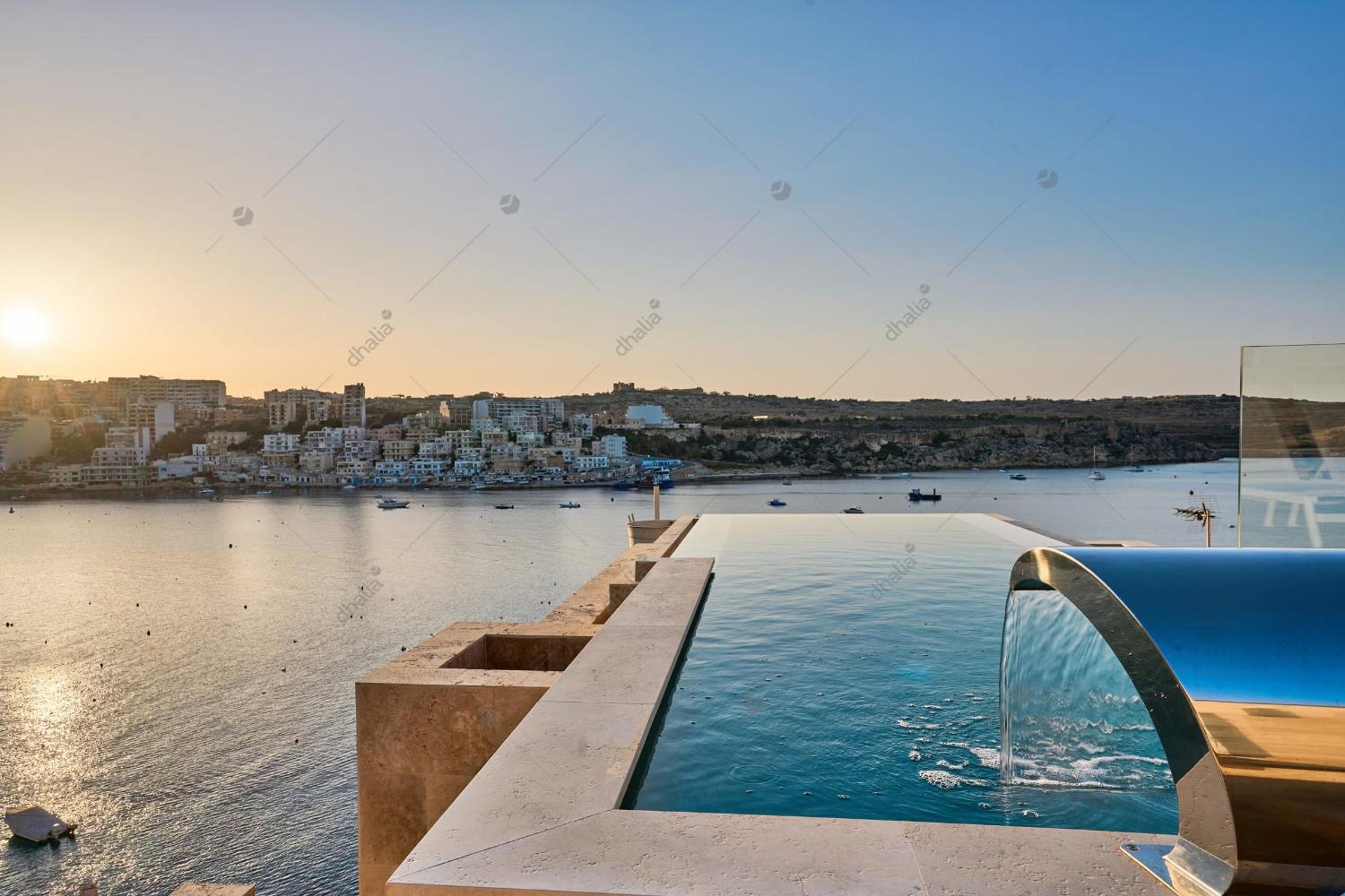 Luxury House with Pool-Hosted by Sweetstay photo 3