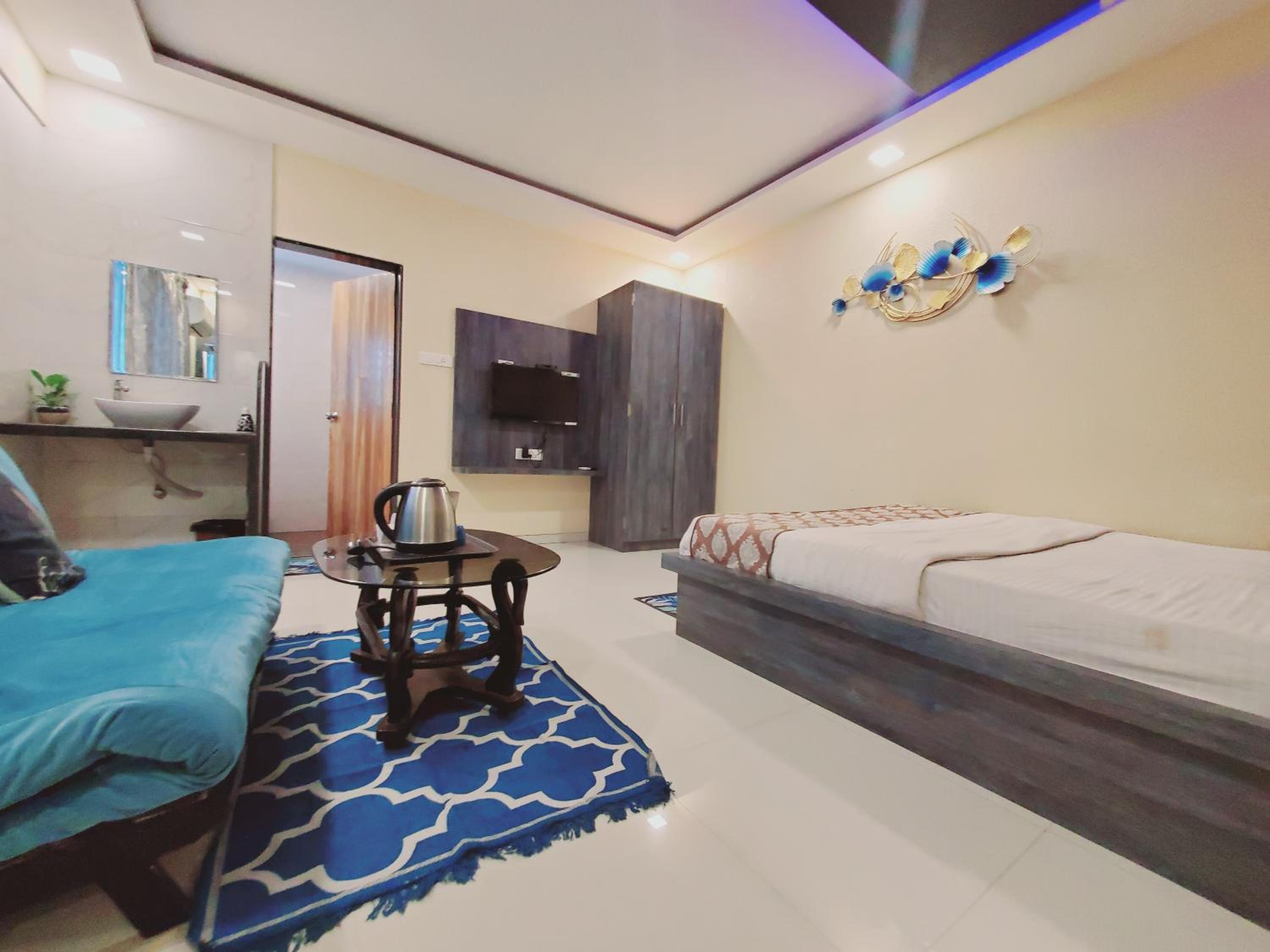 Hotel Mari Aai Residency