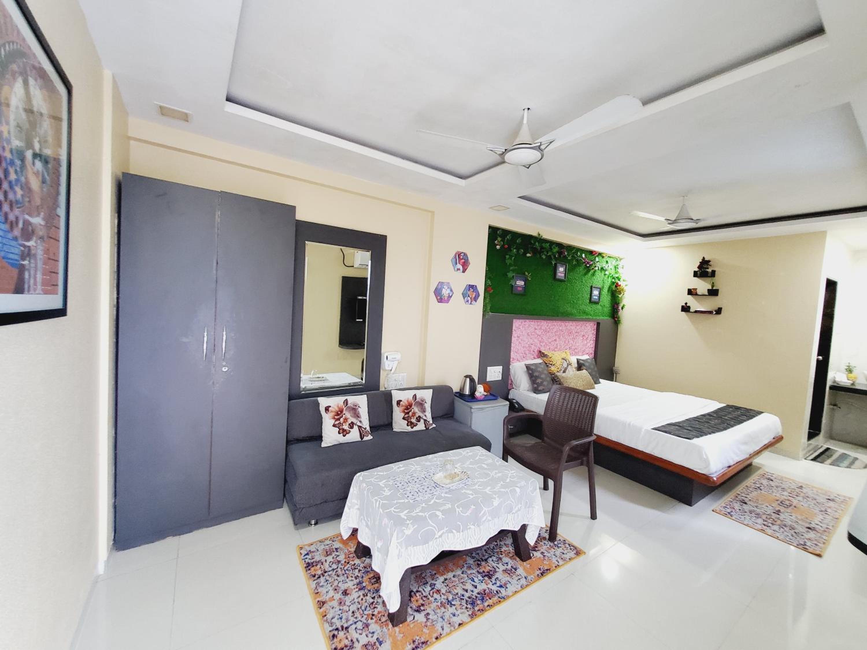Hotel Mari Aai Residency