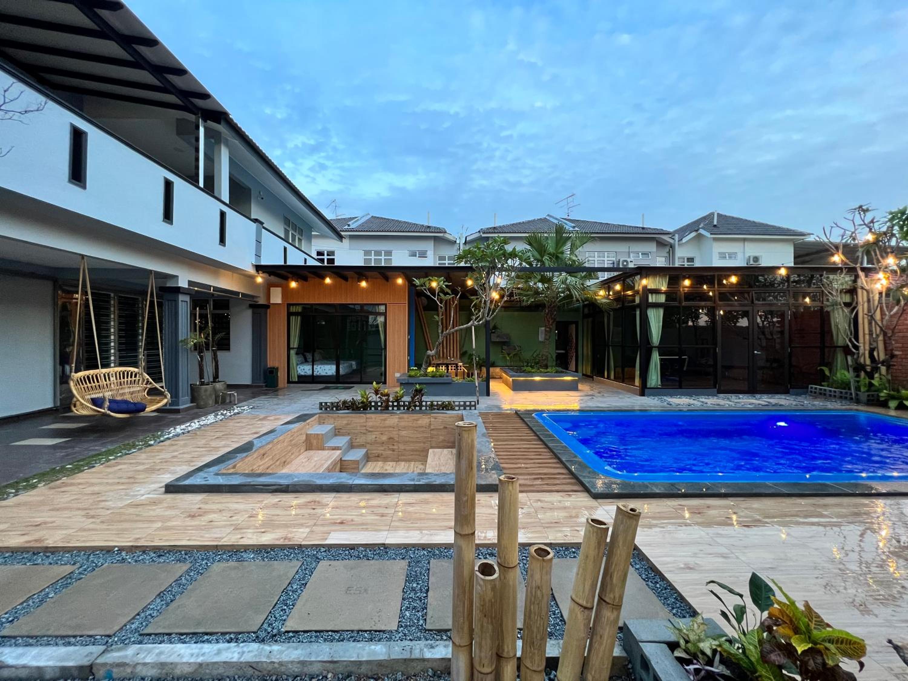The Uniique Haus - Johor 1st Staycation Water Dining Experience