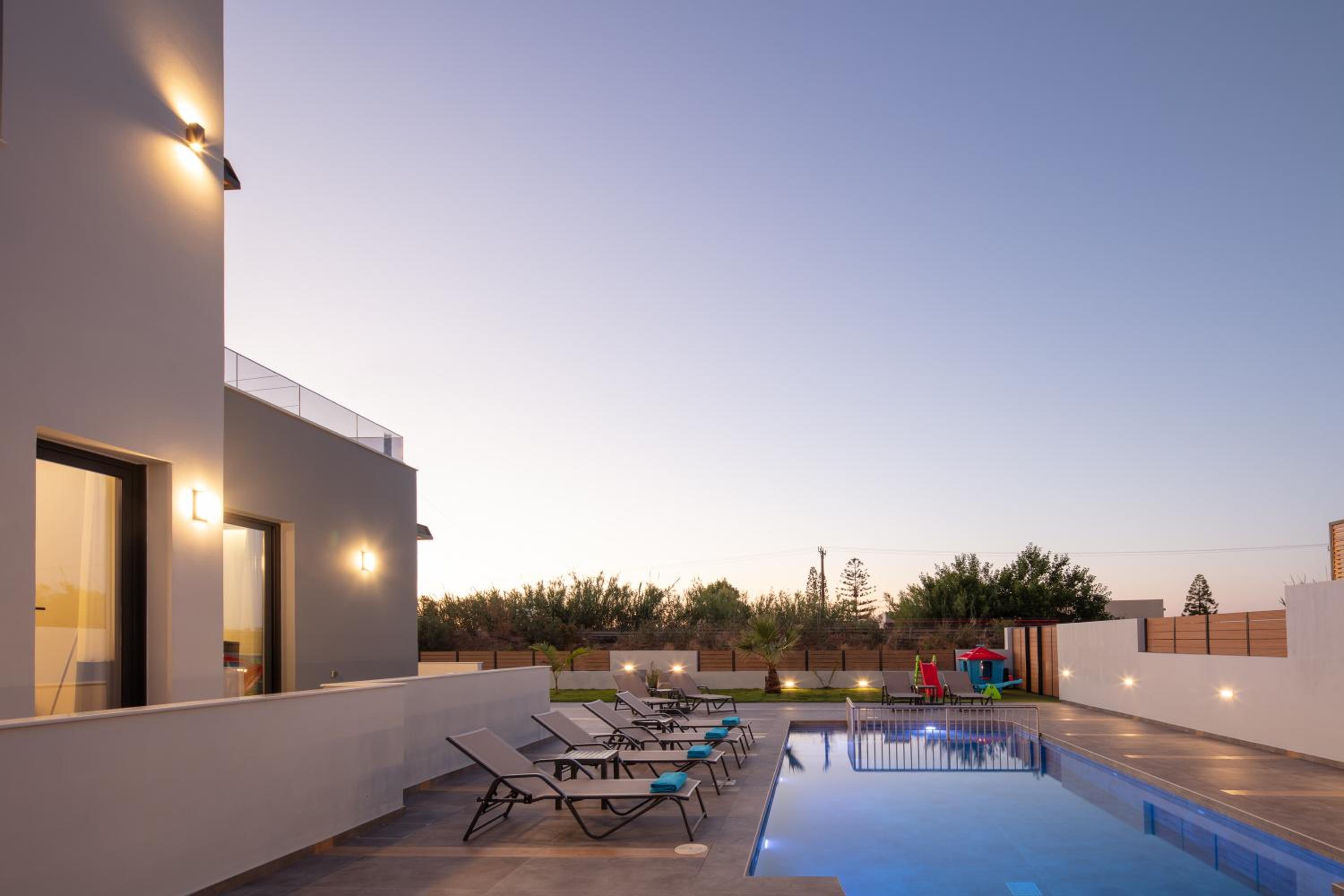 Sunnyside Villas, Just Steps to the Beach & Restaurants, By ThinkVilla view 2