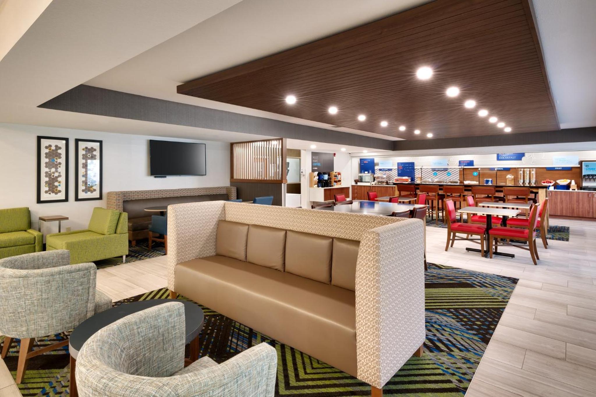 Mitchell Vacations - Holiday Inn Express  Suites Mitchell, an IHG Hotel - Property Image 7