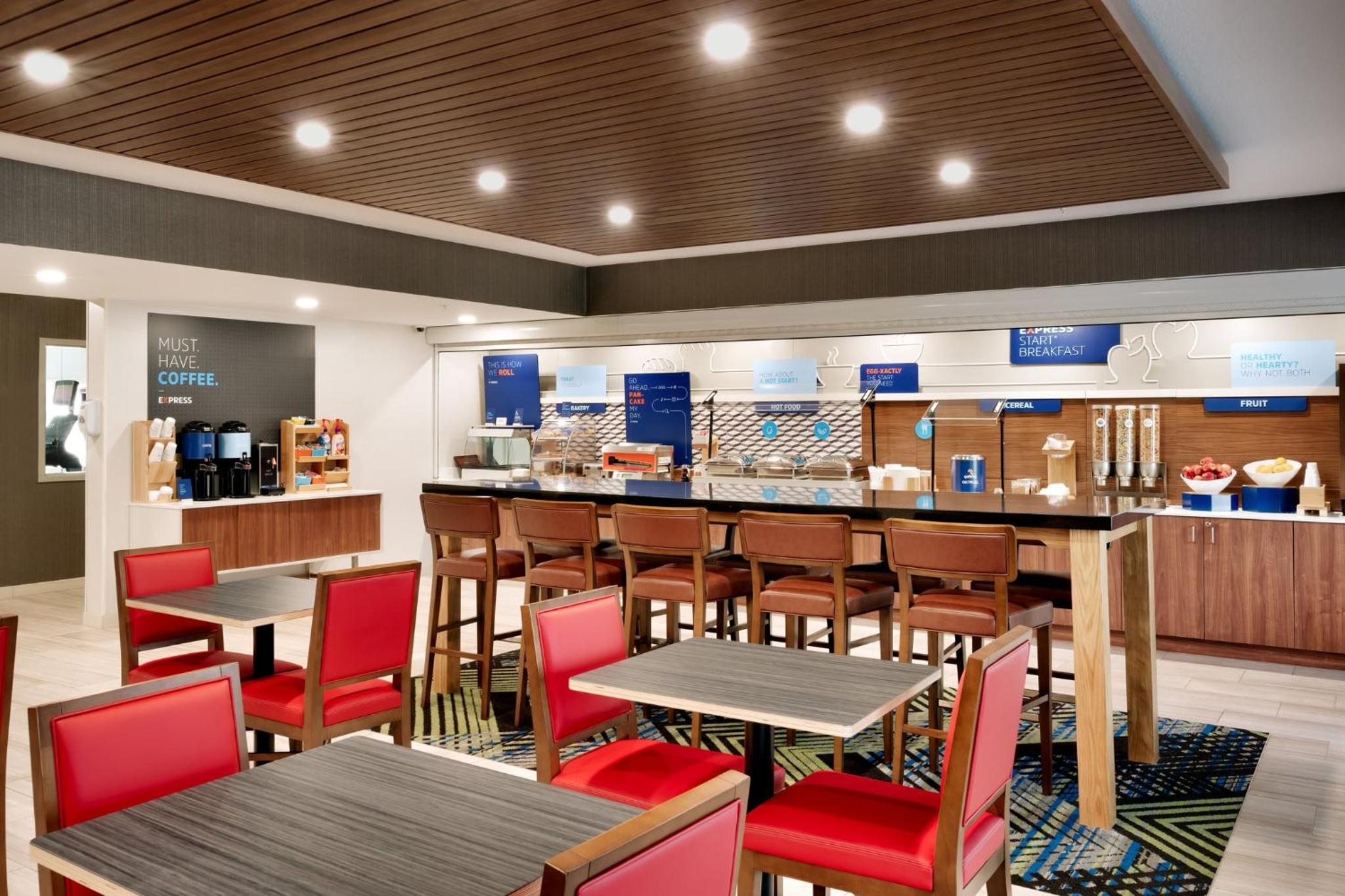 Mitchell Vacations - Holiday Inn Express  Suites Mitchell, an IHG Hotel - Property Image 11