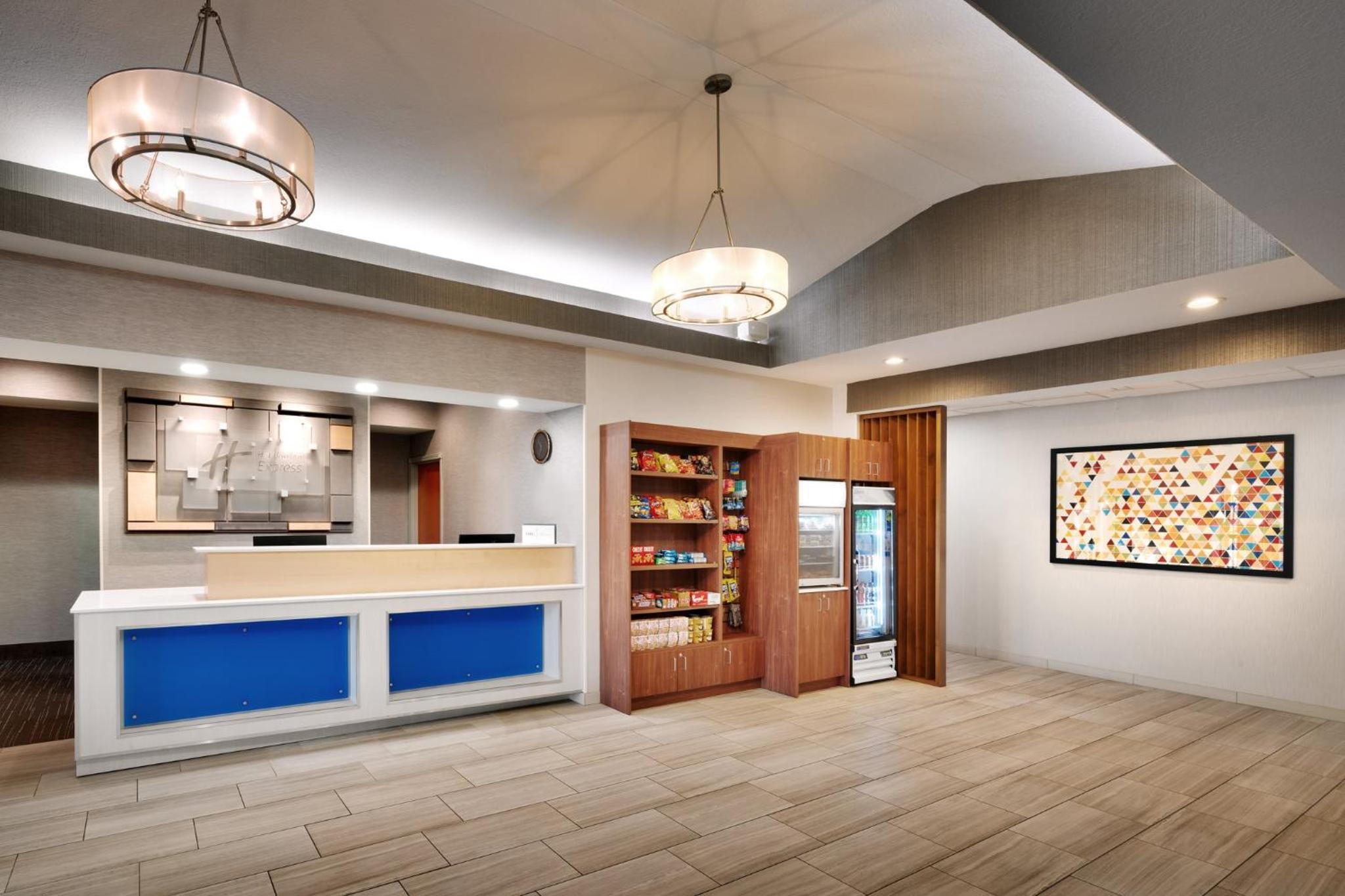 Mitchell Vacations - Holiday Inn Express  Suites Mitchell, an IHG Hotel - Property Image 8