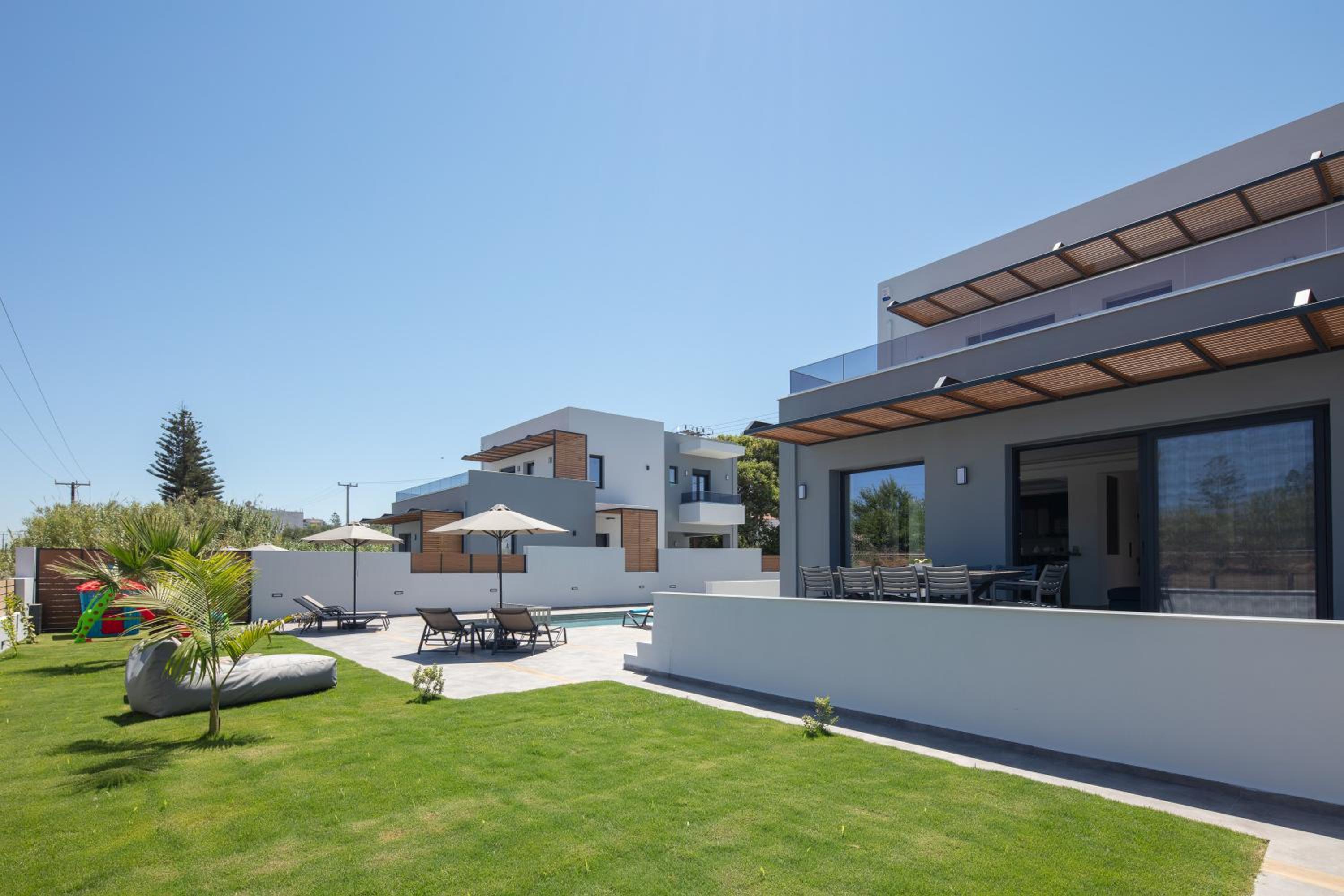 Sunnyside Villas, Just Steps to the Beach & Restaurants, By ThinkVilla view 4