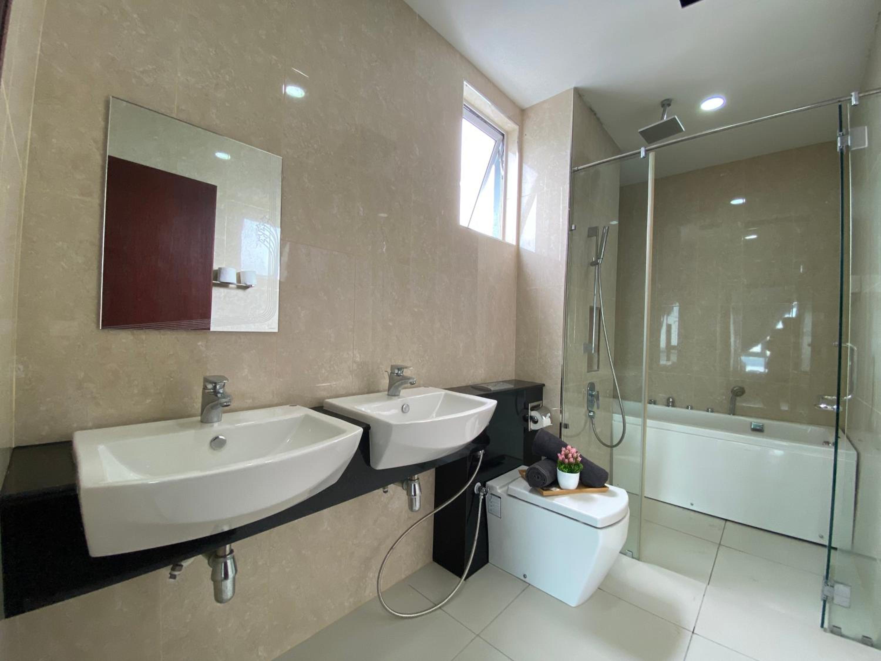 Paragon Suite Homestay by Antlerzone