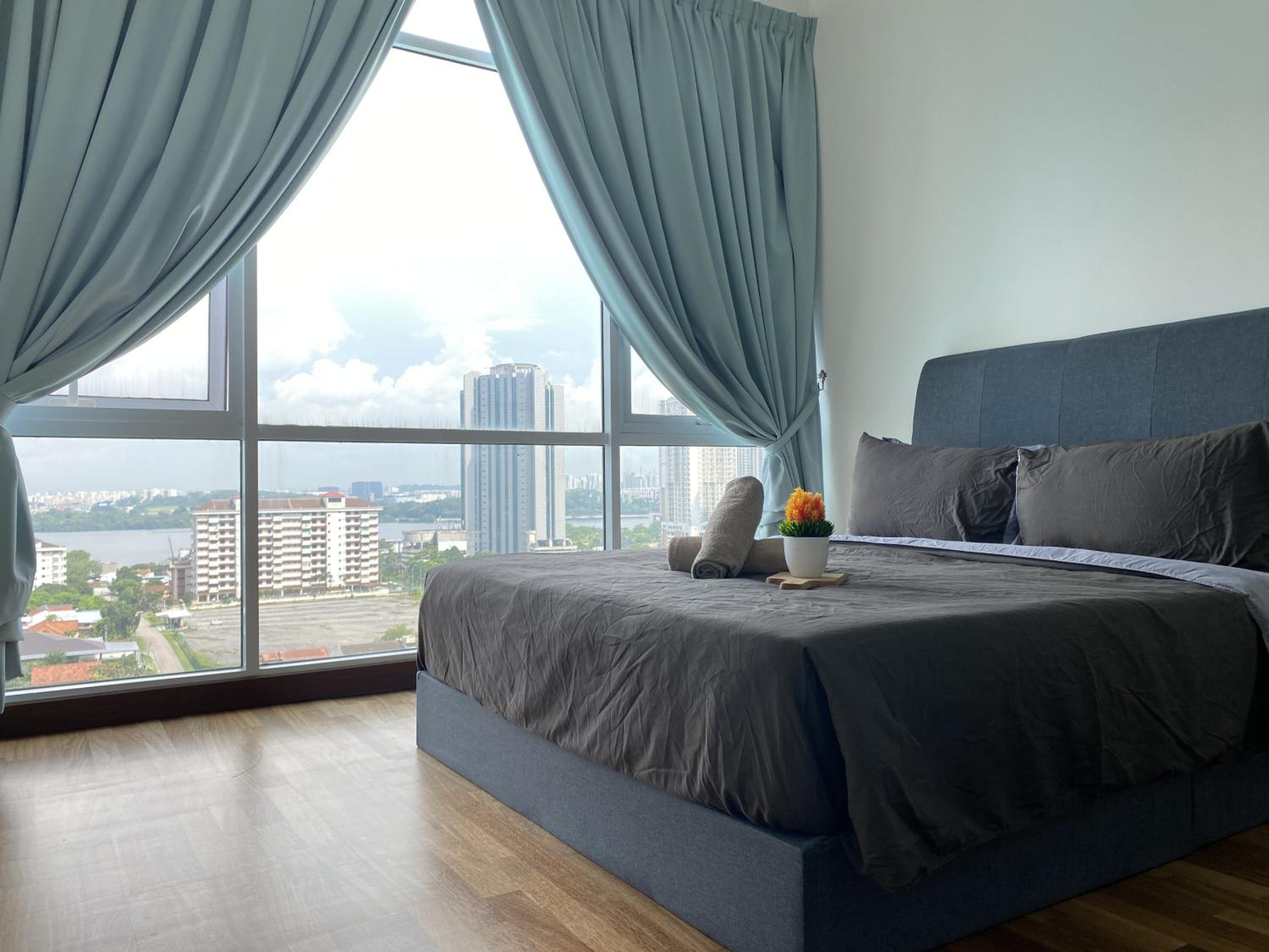 Paragon Suite Homestay by Antlerzone