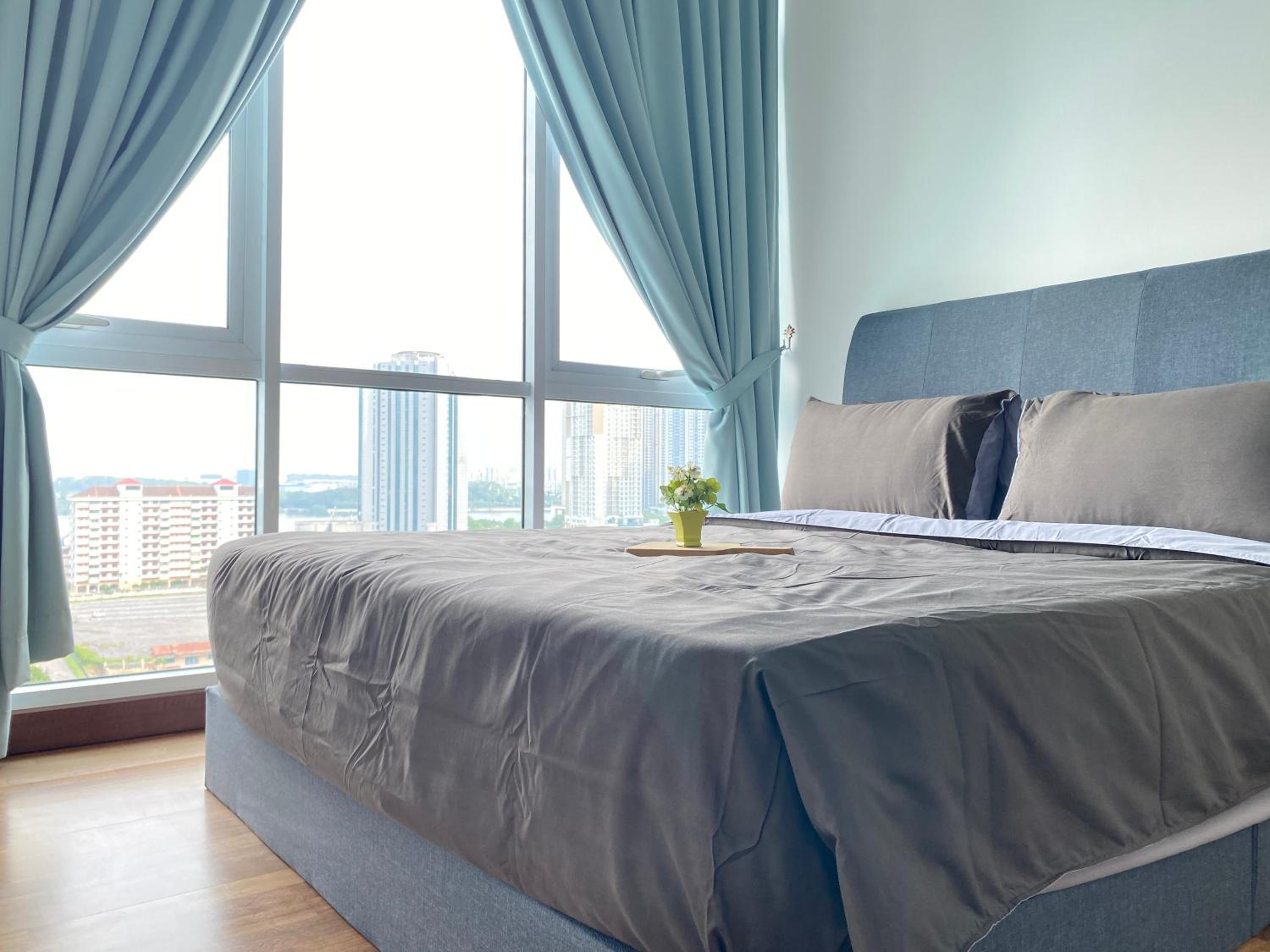 Paragon Suite Homestay by Antlerzone