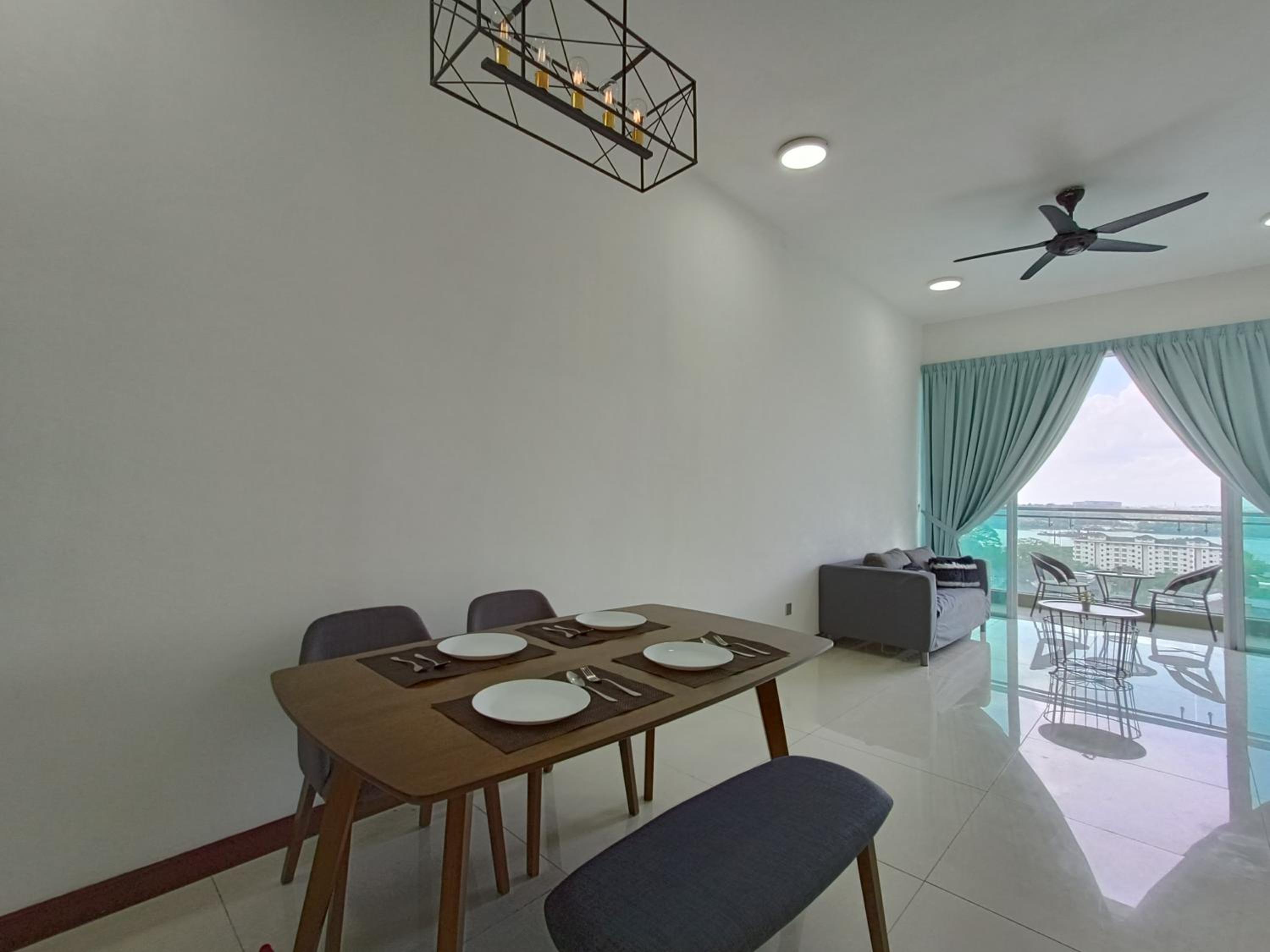 Paragon Suite Homestay by Antlerzone