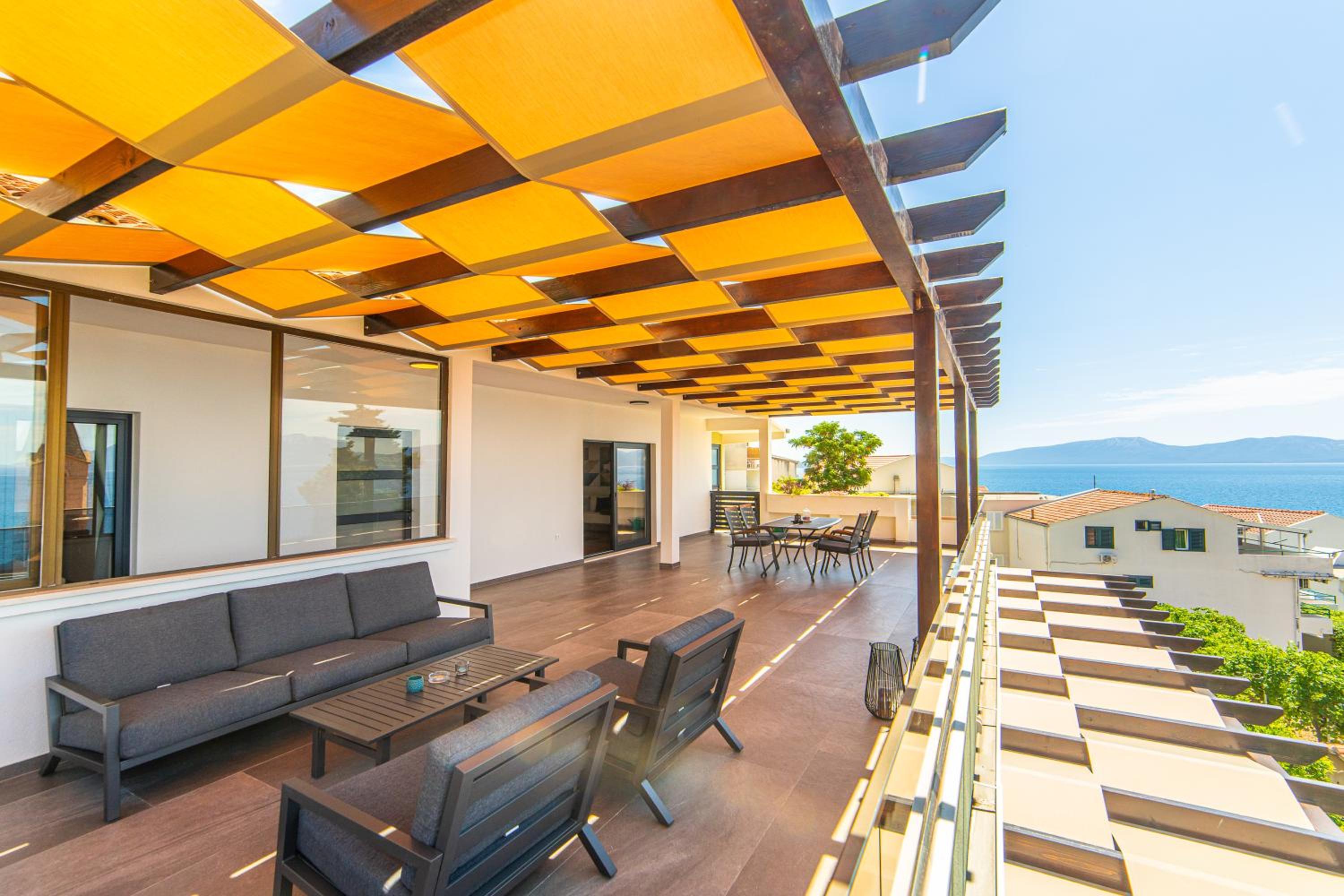 Terrace & View Brist view 3