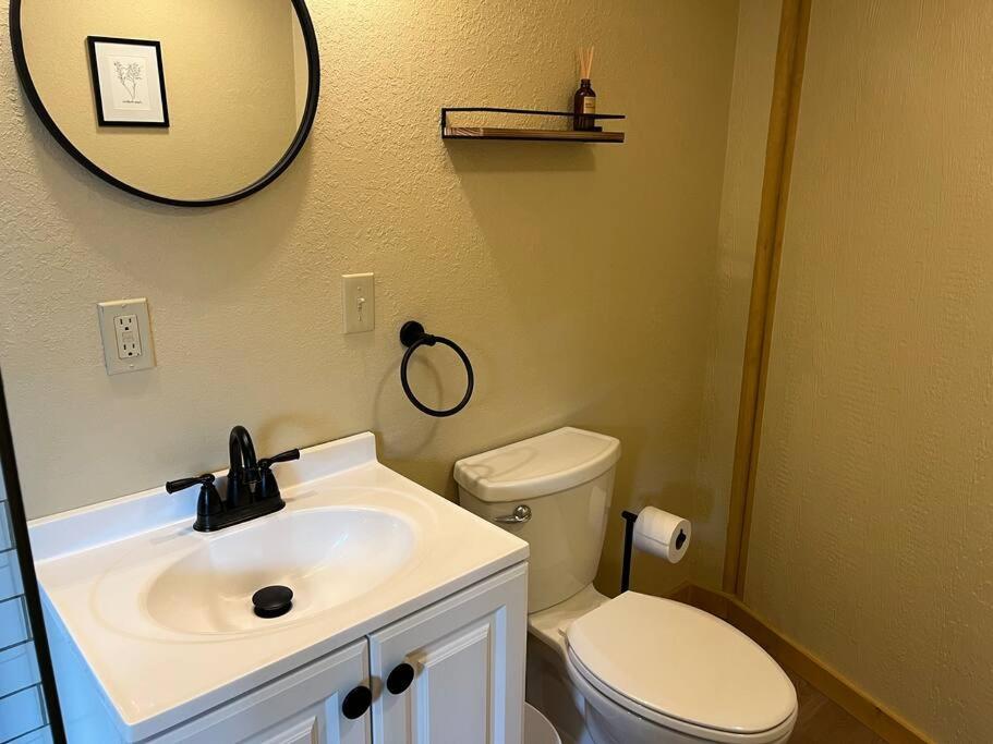 Bristlecone Yurt at Aspen Ridge Cabins view 5