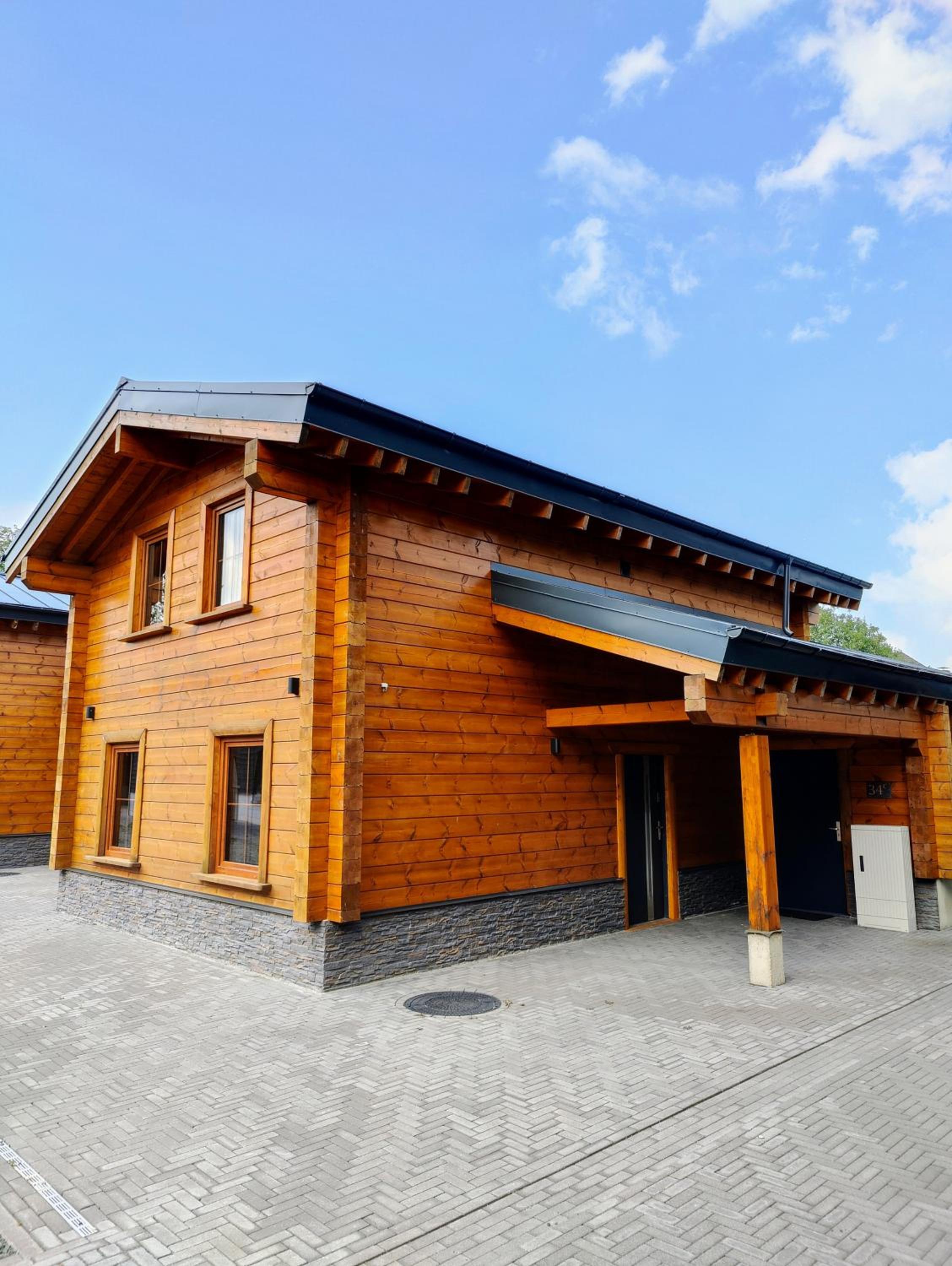 Chalet Momage dichtbij Skiliften, Skiverhuur en Bikepark!