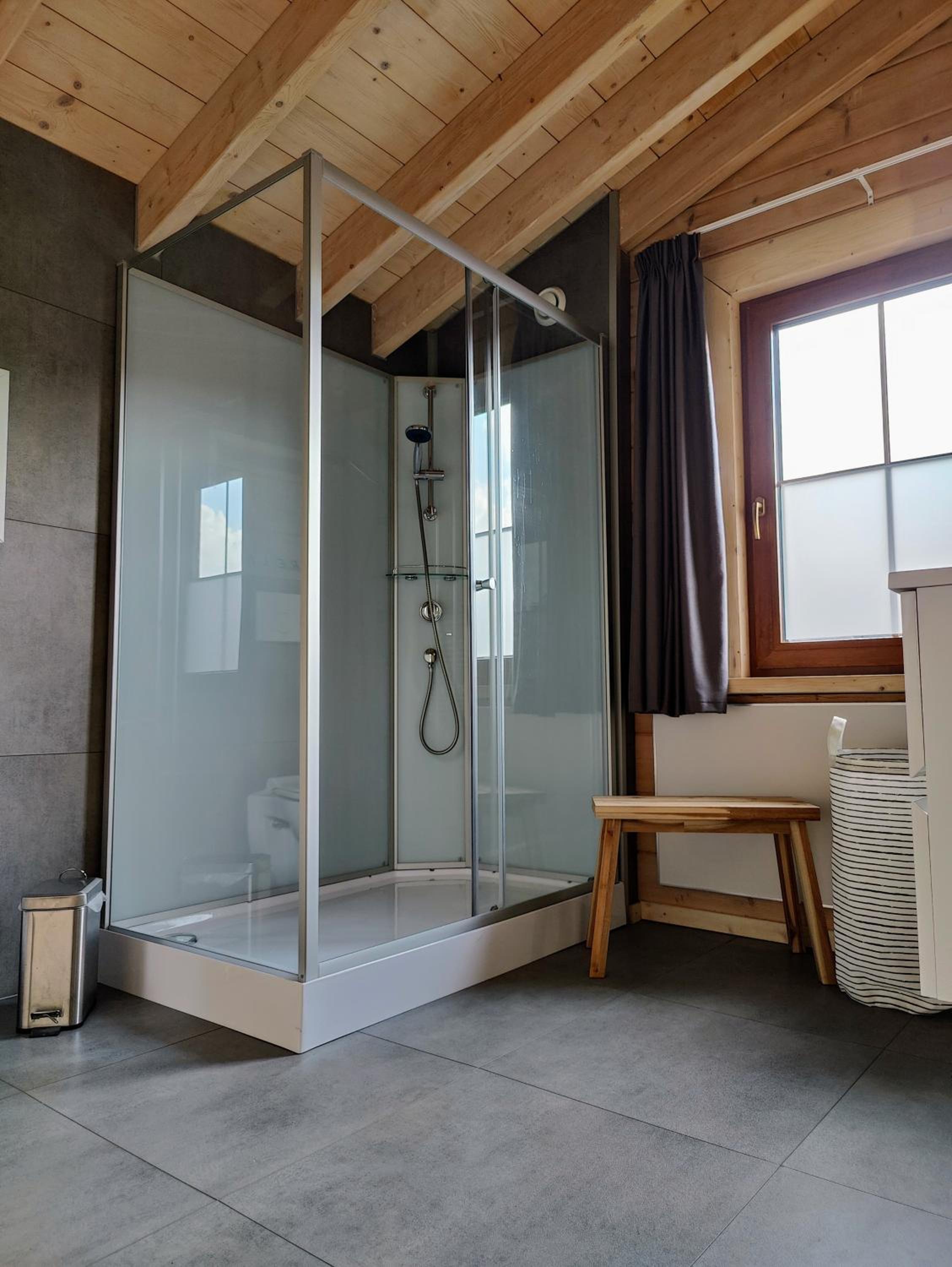 Chalet Momage dichtbij Skiliften, Skiverhuur en Bikepark!