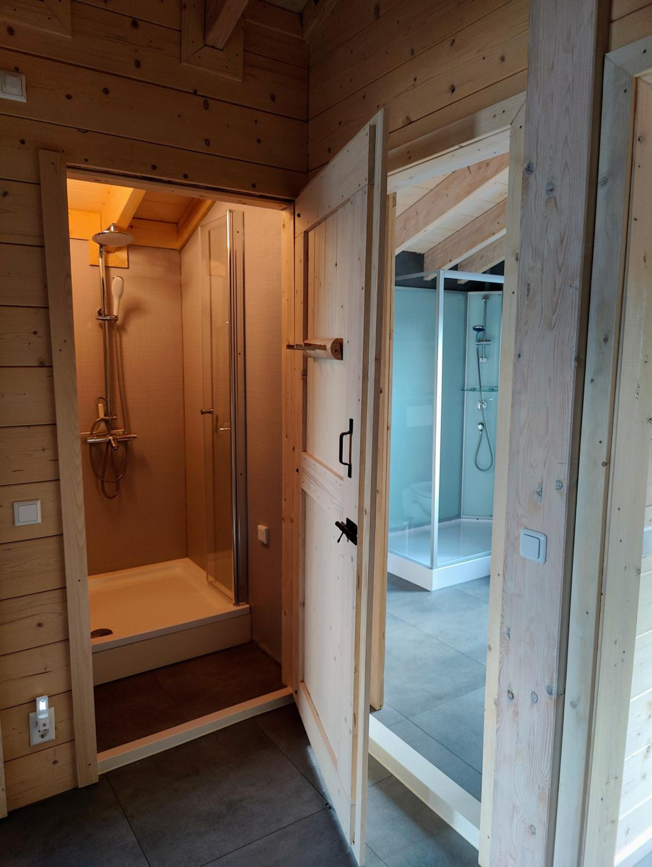 Chalet Momage dichtbij Skiliften, Skiverhuur en Bikepark!