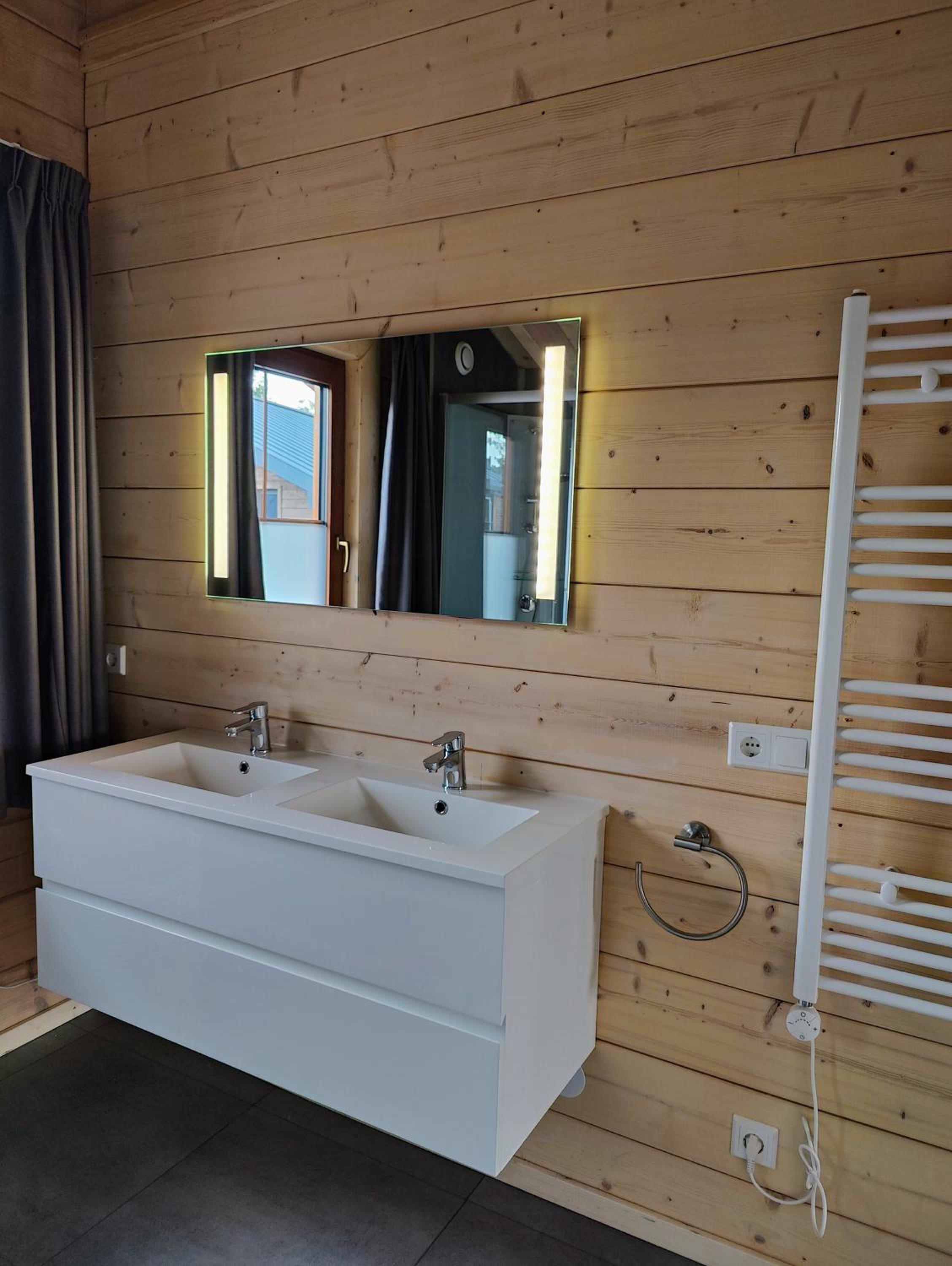 Chalet Momage dichtbij Skiliften, Skiverhuur en Bikepark!