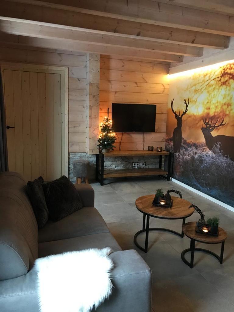 Chalet Momage dichtbij Skiliften, Skiverhuur en Bikepark!