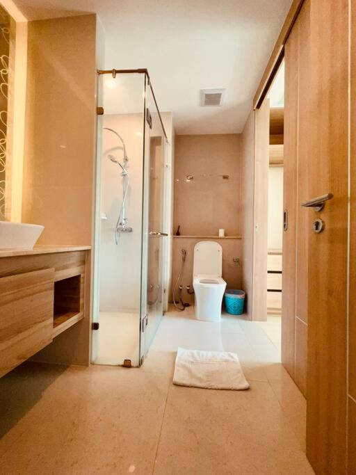 Luxurious 1-BDR W/Panoramic View Riviera Jomtien view 2