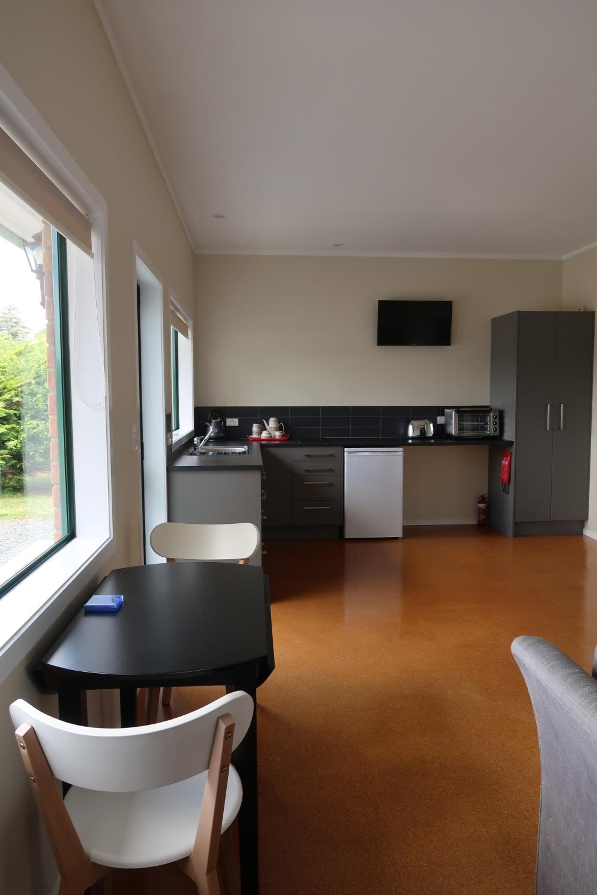 Cosy Nights - modern, self-contained with parking view 5
