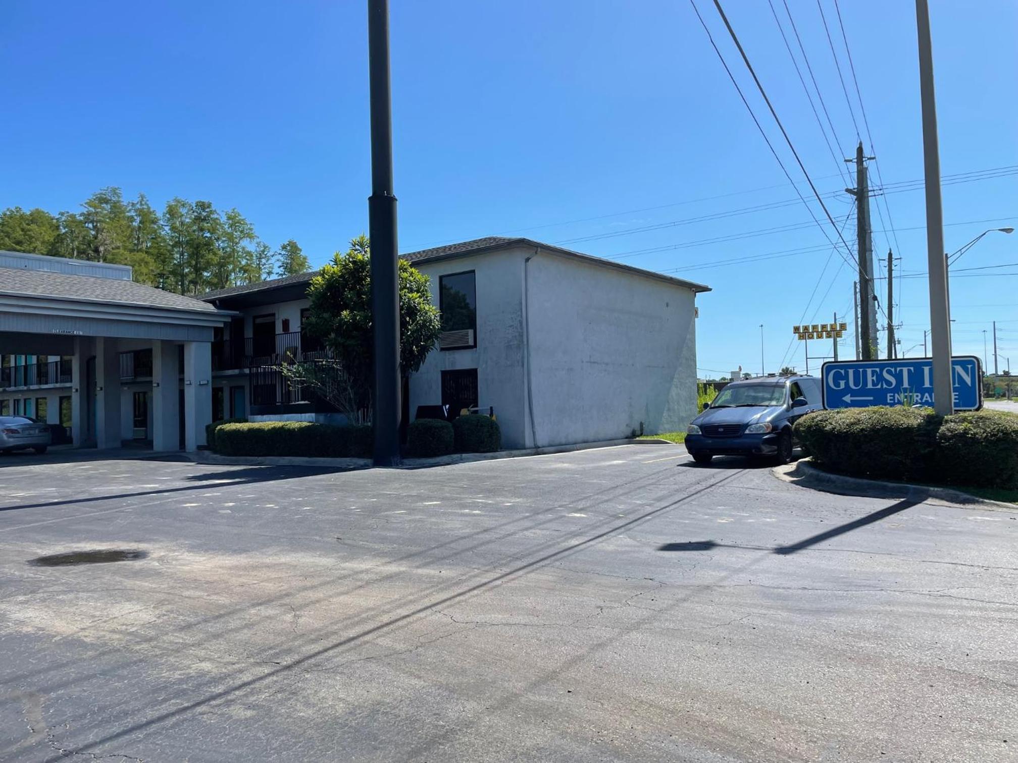 Lake City Vacations - Guest Inn Lake City - Property Image 2