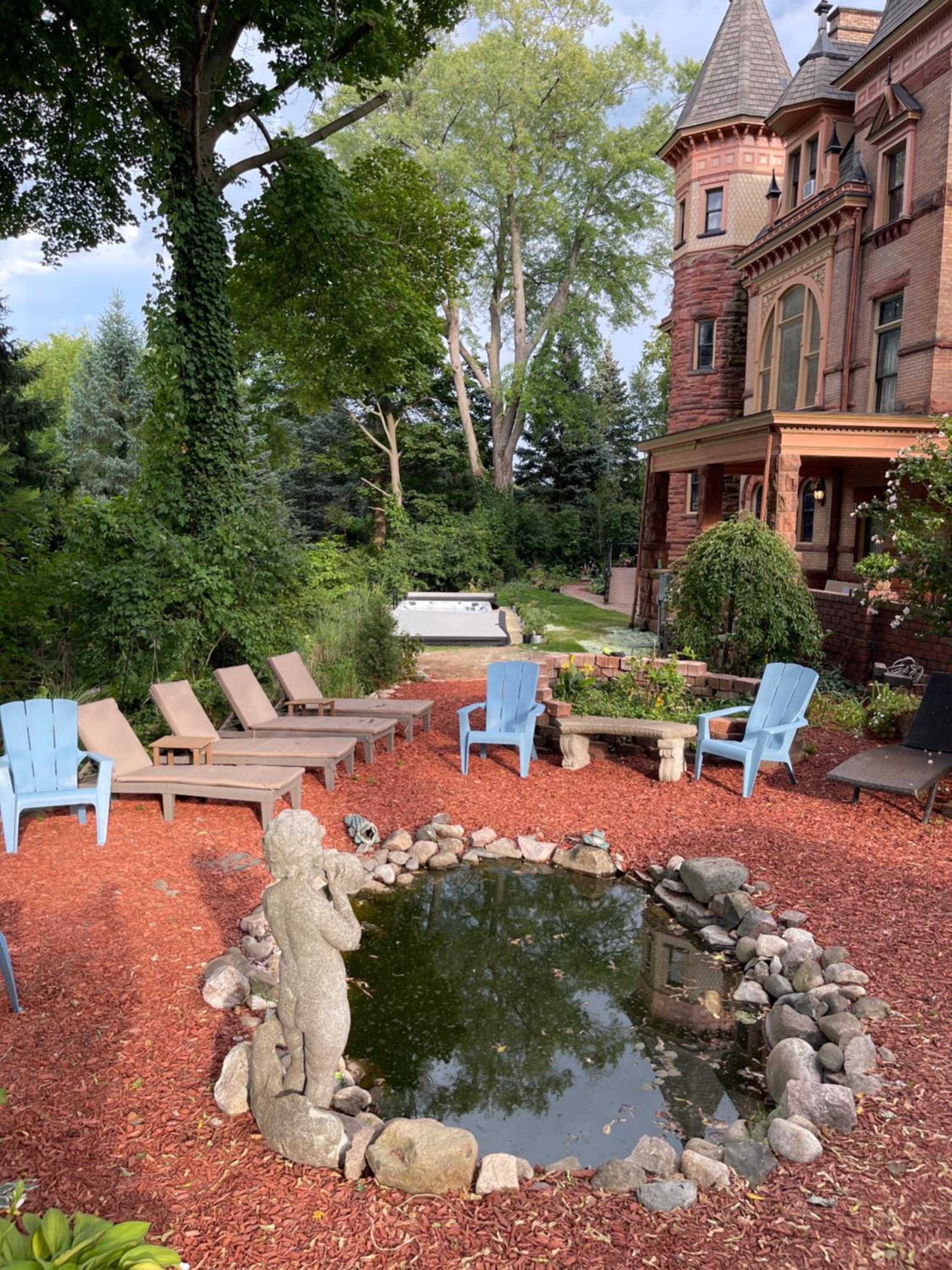Henderson Castle Inn view 4