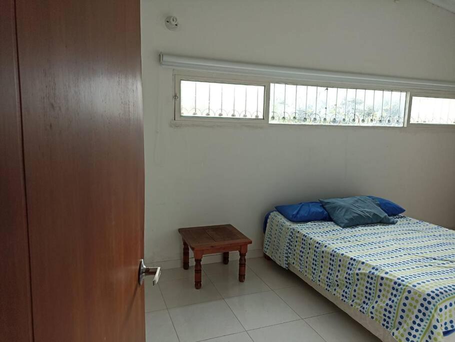 VILLETA, CASA CAMPESTRE CERCA DE PAYANDE