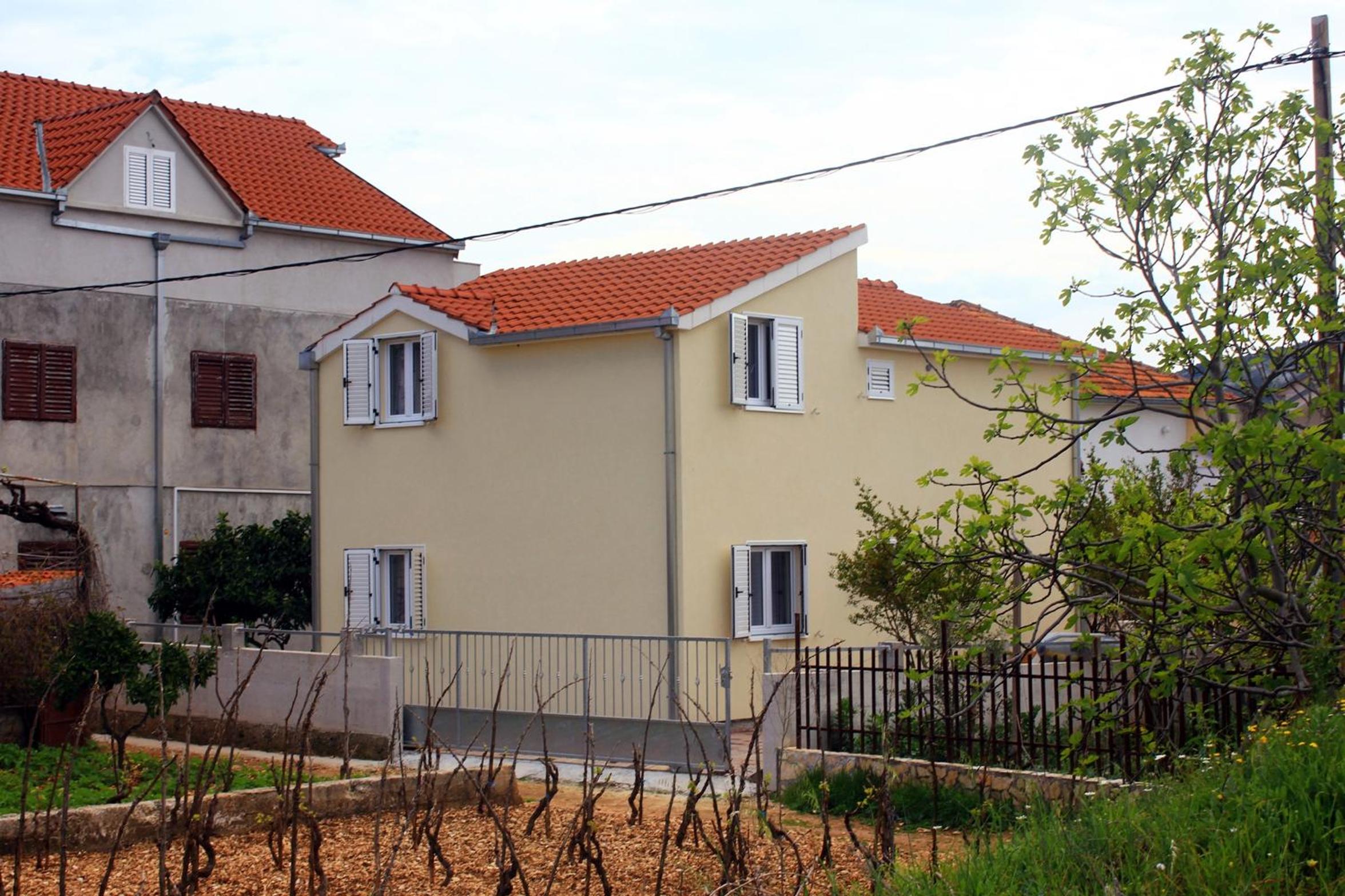 Apartments by the sea Vinisce, Trogir - 10008 view 2