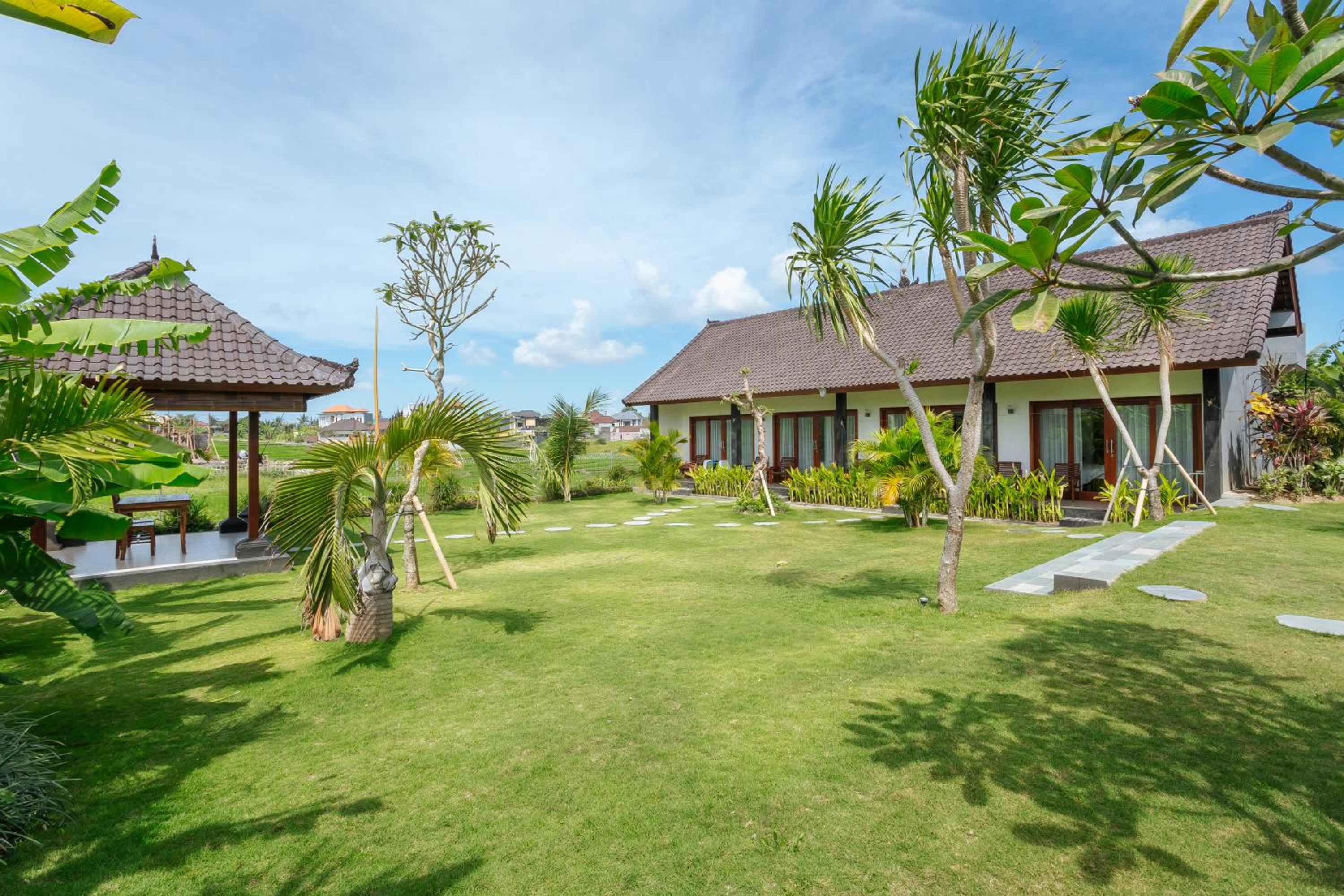 Hotel Carik Bali Guest House Canggu - Image 1