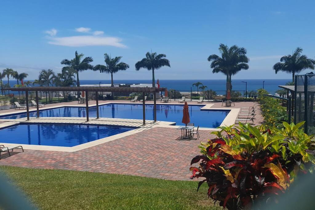 Espectacular casa grande vacacional en Manta! view 4
