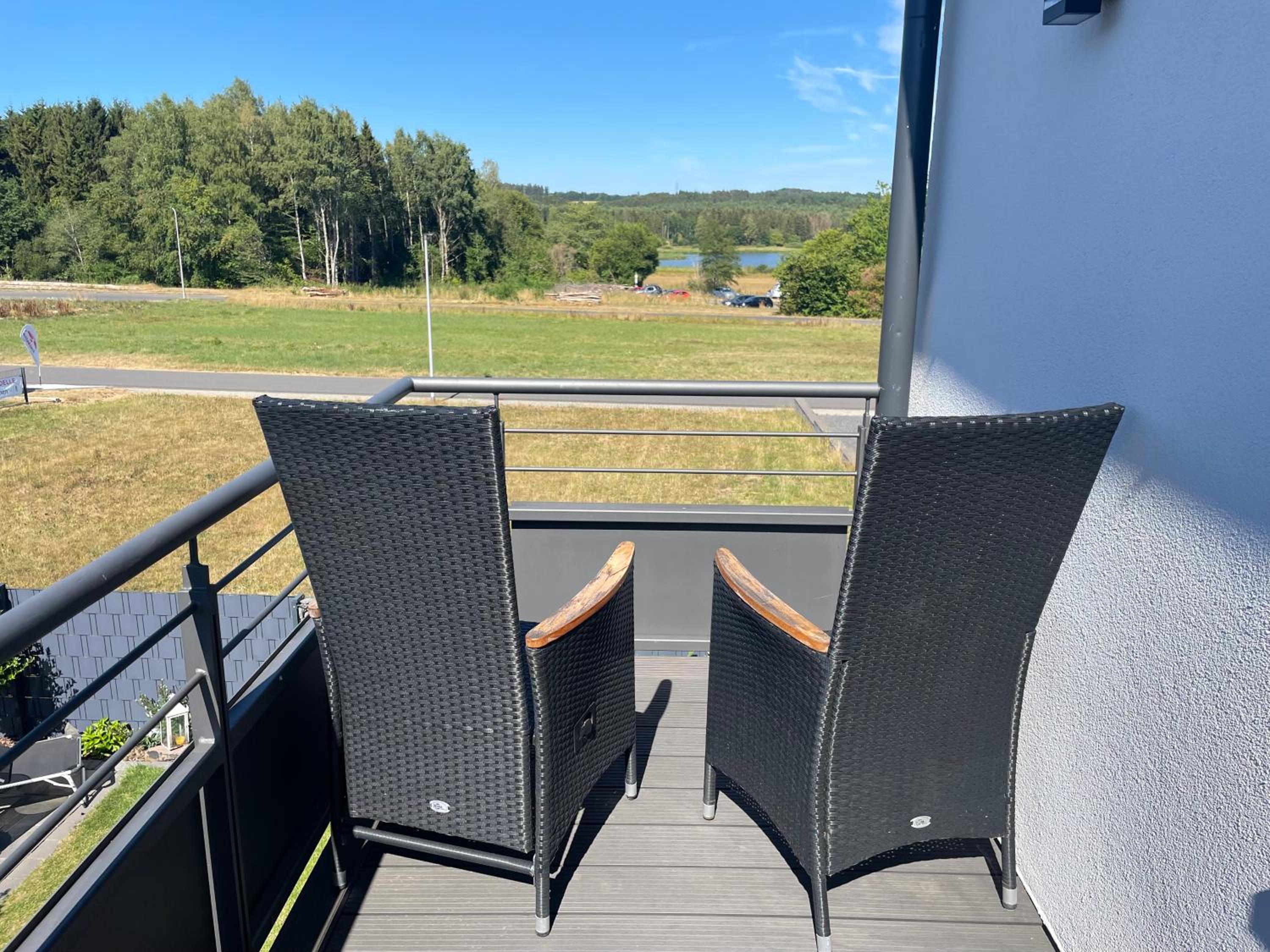 #NEU l Seeblick l NETFLIX l BOXSPRING l NESPRESSO l e-TÜR l Terrasse l 82m2 view 3