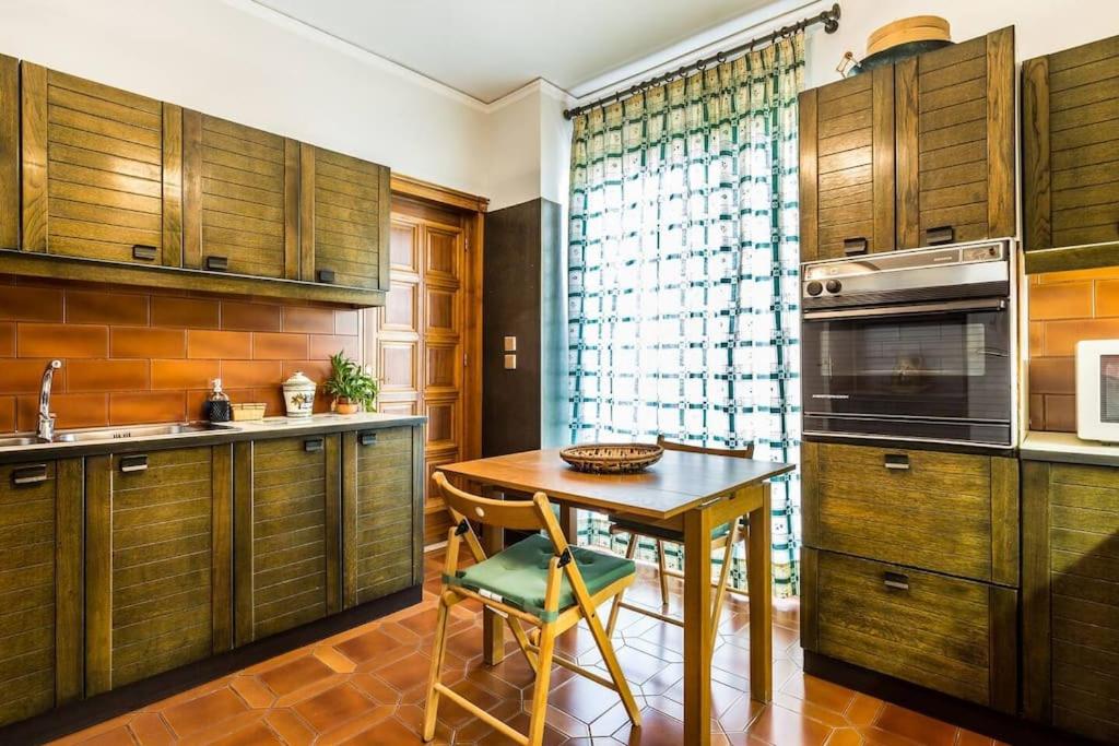 Unique Spacious new 3BDR apt in Mouson/Filopappou