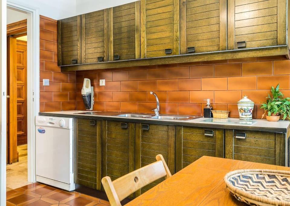 Unique Spacious new 3BDR apt in Mouson/Filopappou