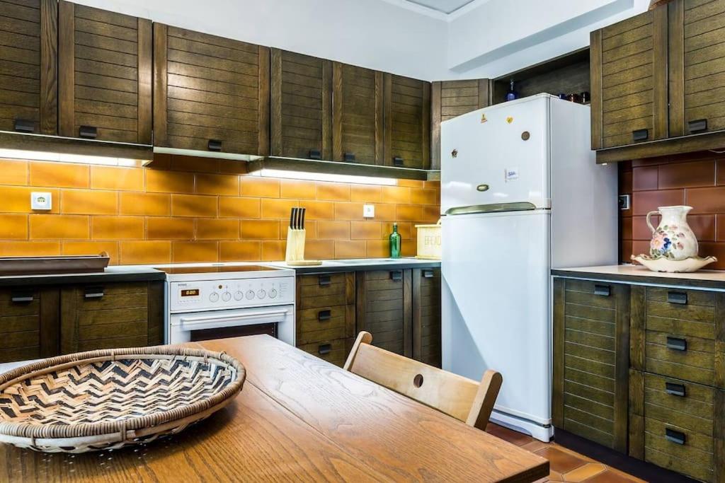 Unique Spacious new 3BDR apt in Mouson/Filopappou